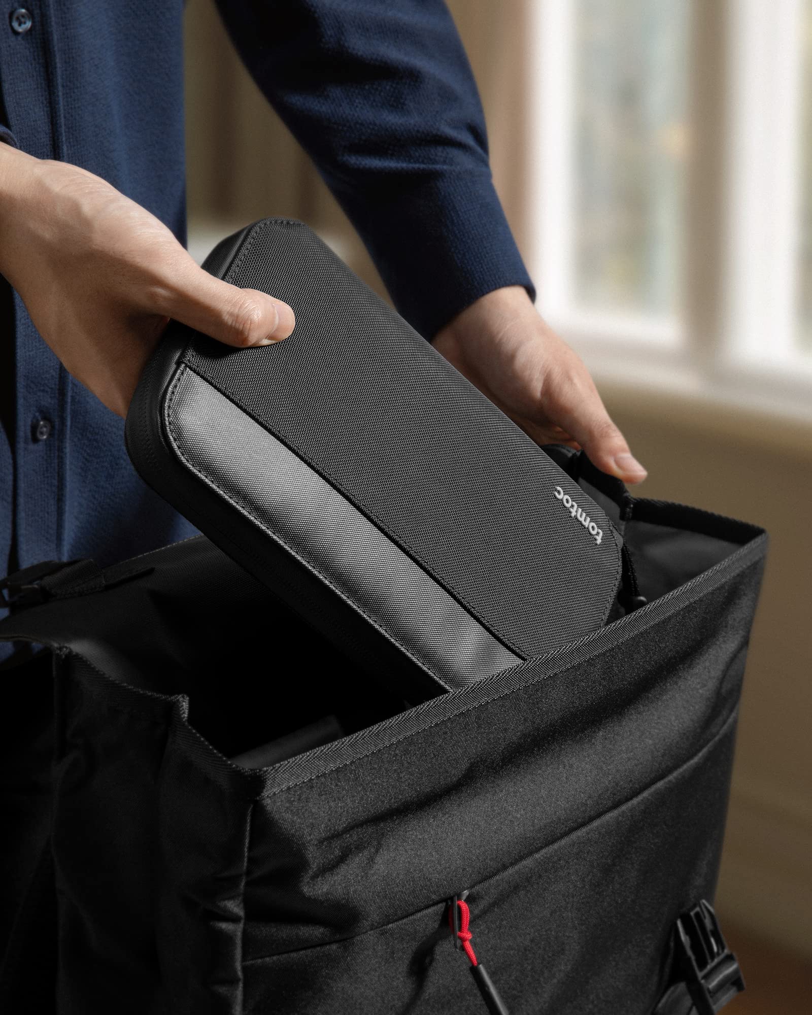 tomtoc Étui pour Passeport de Famille pour 4 passeports et 4 Cartes, Étui de Protection Organisateur avec Porte-Carte SIM et Eject Pin, Protection RFID, Compartiment pour Carte de Vaccination