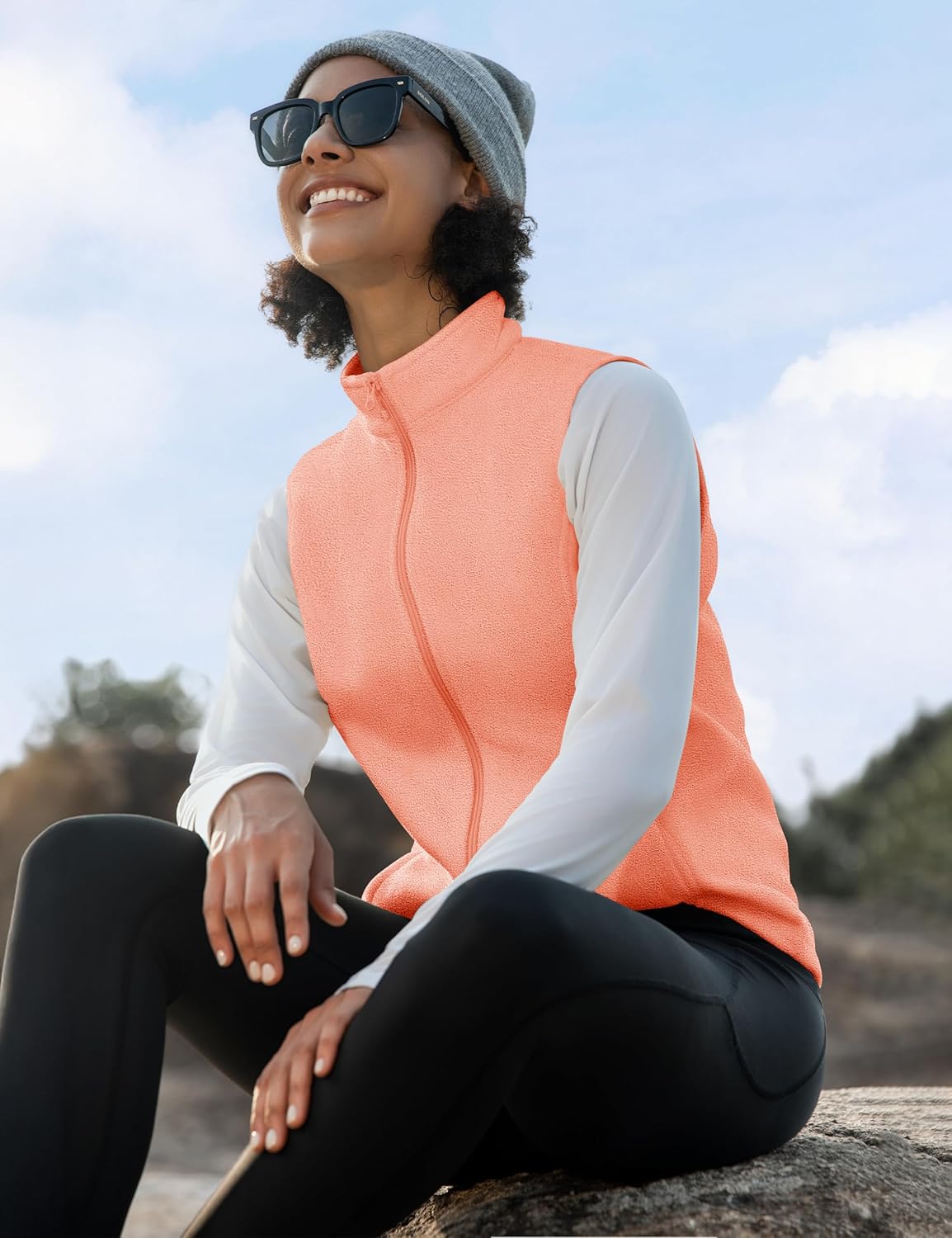 MAGCOMSEN Women's Fleece Vest Outerwear Sleeveless Lightweight Zip Jackets Warm Soft Vests with Zipper Pockets - Image 2