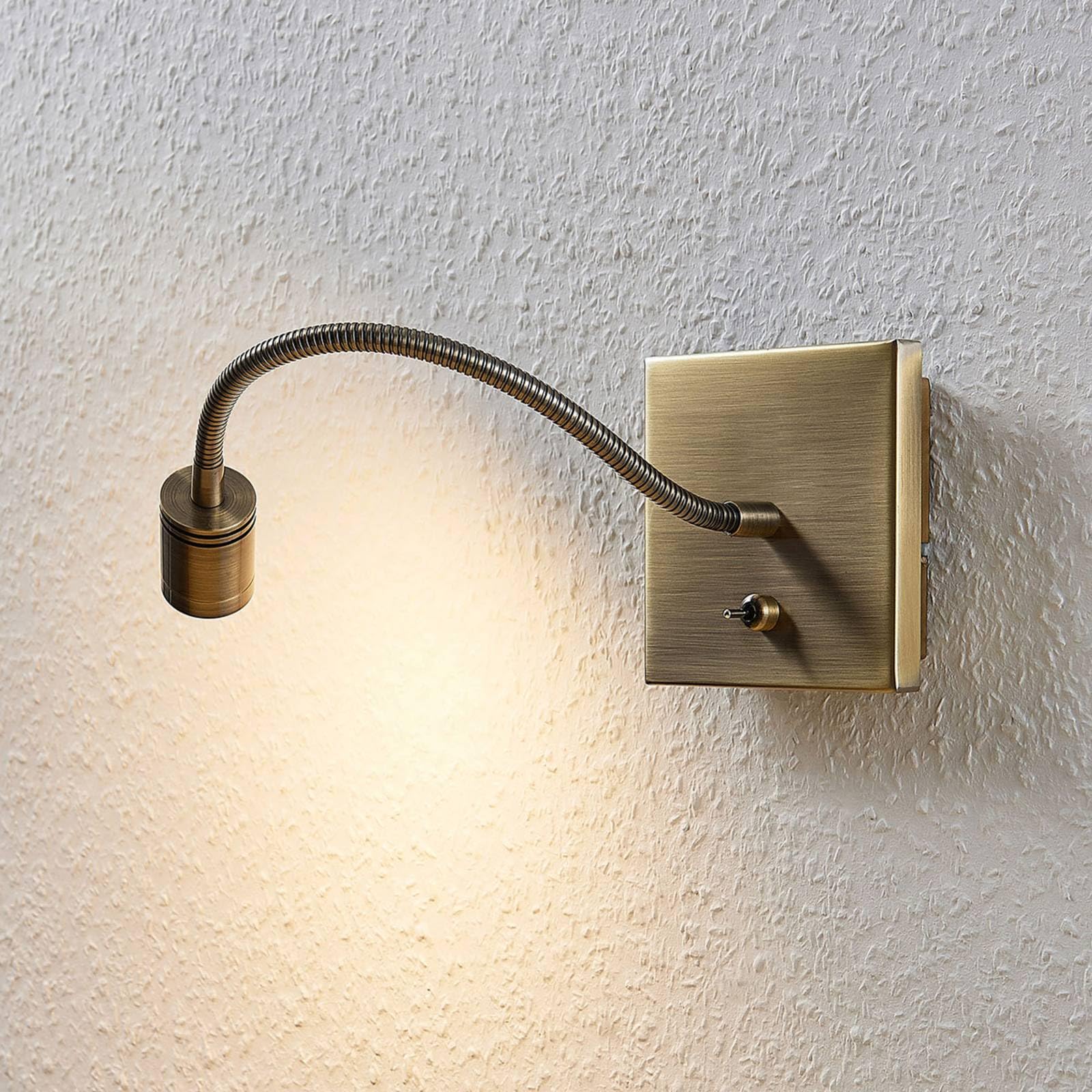 Lindby LED Applique Murale Mayar (Moderne) en Bronze Métal e. a. pour Chambre à coucher (1 lampe,à), Lampe Eclairage Luminaire Mural