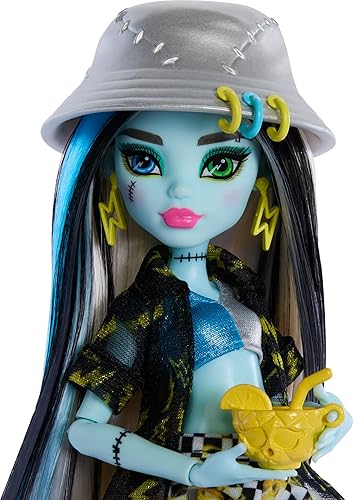 Miniatura 3 de Monster High Scare-adise Island Frankie Stein - Muñeca con traje de baño, salida de baño y accesorios de playa como sombrero, voleibol y bolsa