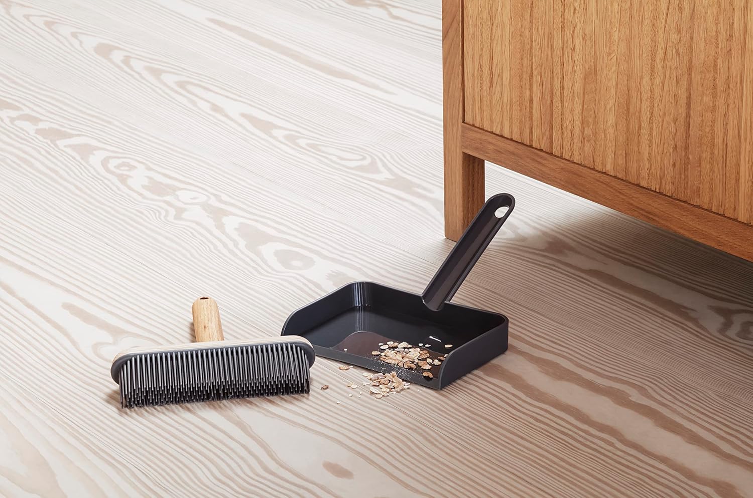 EVA SOLO | Hand Brush and Dustpan | Good Hygiene at Any time - The Silicone Hair Easily removes dust, Crumbs etc. and can be Rinsed | Cleaning