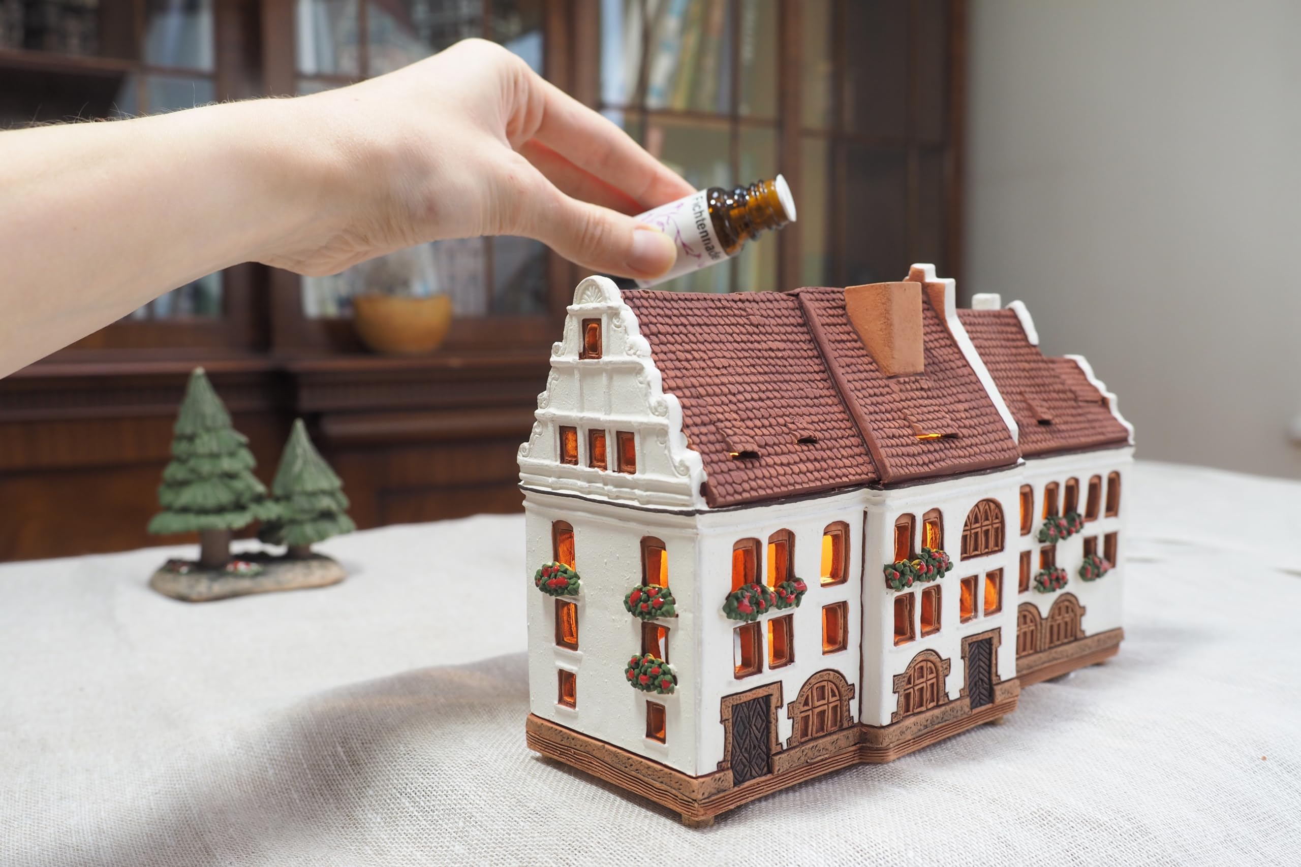 Ceramiczny domek świetlny, rękodzieło, artystyczna miniaturka, historyczny domek dworkowy w Monachium, Niemcy, C345AR