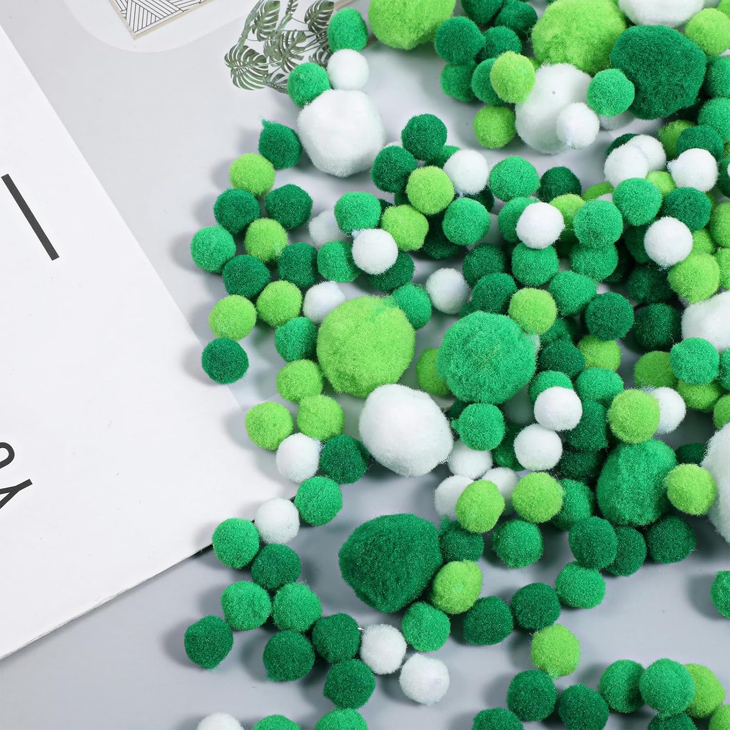 1000 PCS Green Pom Poms Craft Pom Poms 5 Sizes Green Pompoms Crafts Balls Craft for DIY Crafts Arts Christmas Decorations