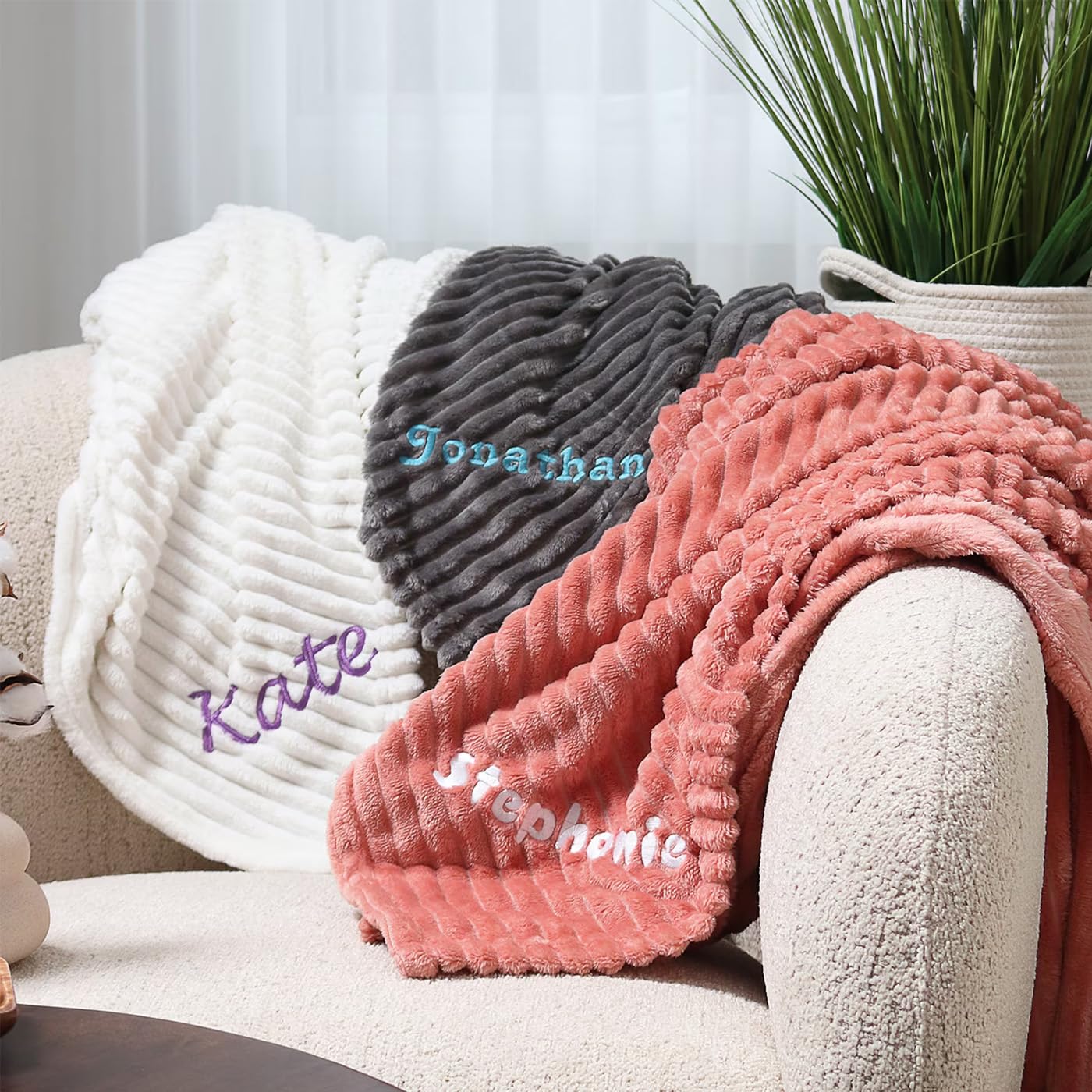Keruidian Custom Embroidered Blanket,Personalized Gift for Adults and Kids,Monogrammed Custom Personalized Blanket,Ribbed Plush Throw Blanket,Personalized Embroidery (150 * 200CM)