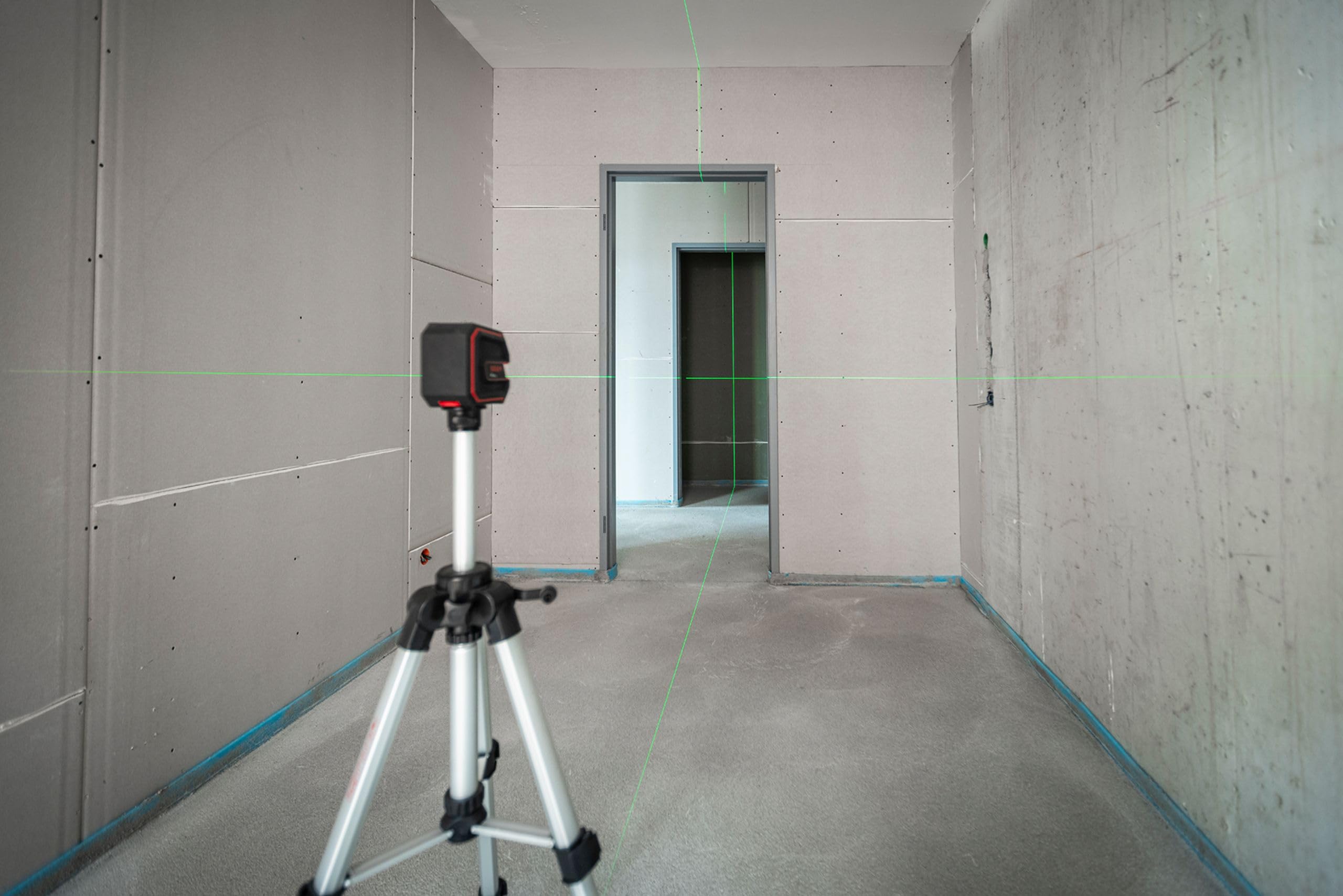 SOLA X2 GREEN Kreuzlinienlaser grün, Linienlaser für Innenausbau & Trockenbau, Laser Messgerät mit scharfen Linien, großer 170° Arbeitsbereich, 30m/80m Reichweite, Neigungsfunktion, einfache Bedienung
