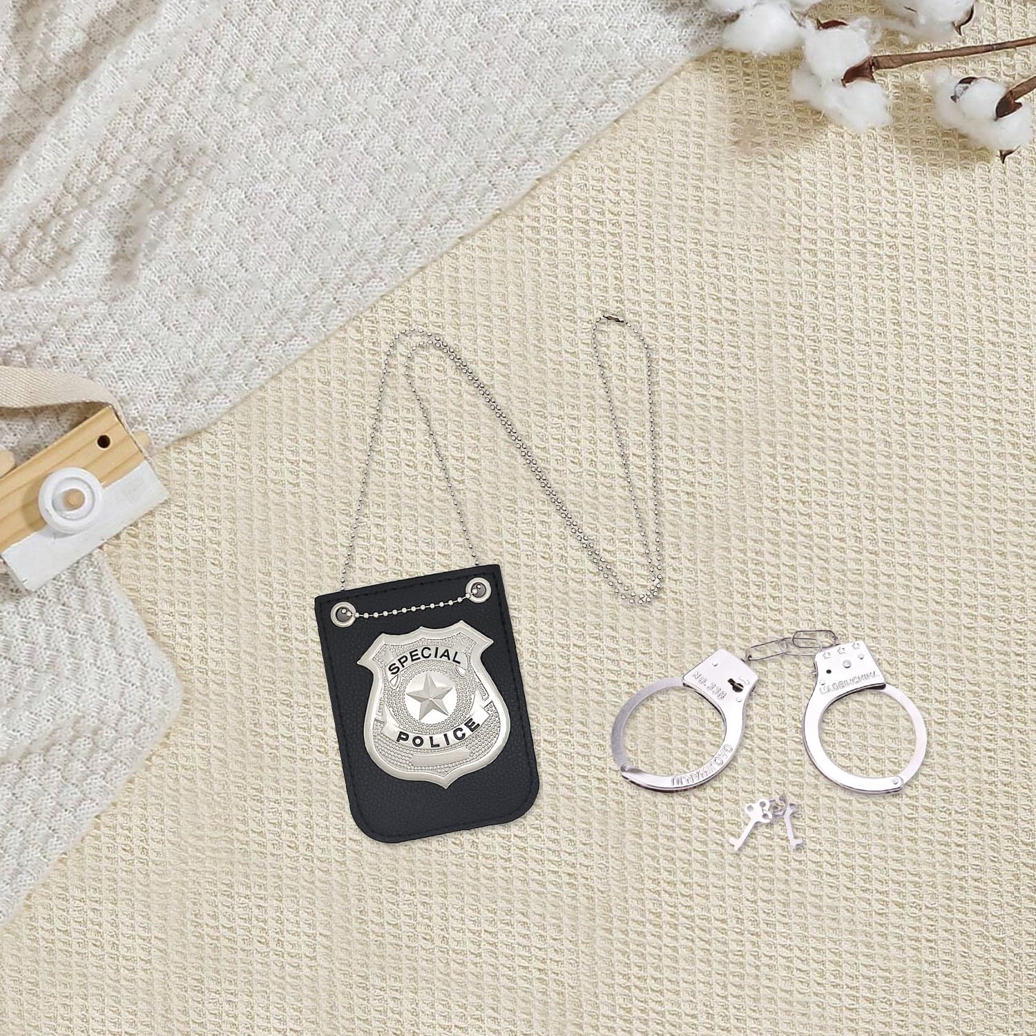 DVOFU 2Pieces Police Badge and Handcuff Cop Set Badge Lanyard on Chain Police Officer Role Play Kit Costume Accessories for Cop Swat Halloween Party - Image 3