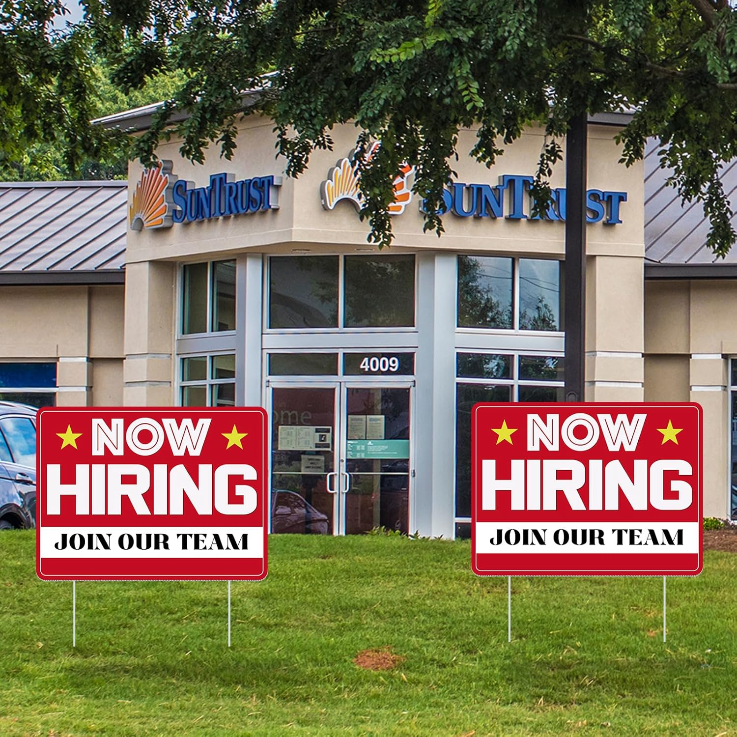 Leinuosen 3 Pcs Now Hiring Sign with Stake 12 x 16 Inches Double Sided Plastic Signs Help Wanted Sign for Business Stores Yards Outdoor Indoor Roadside