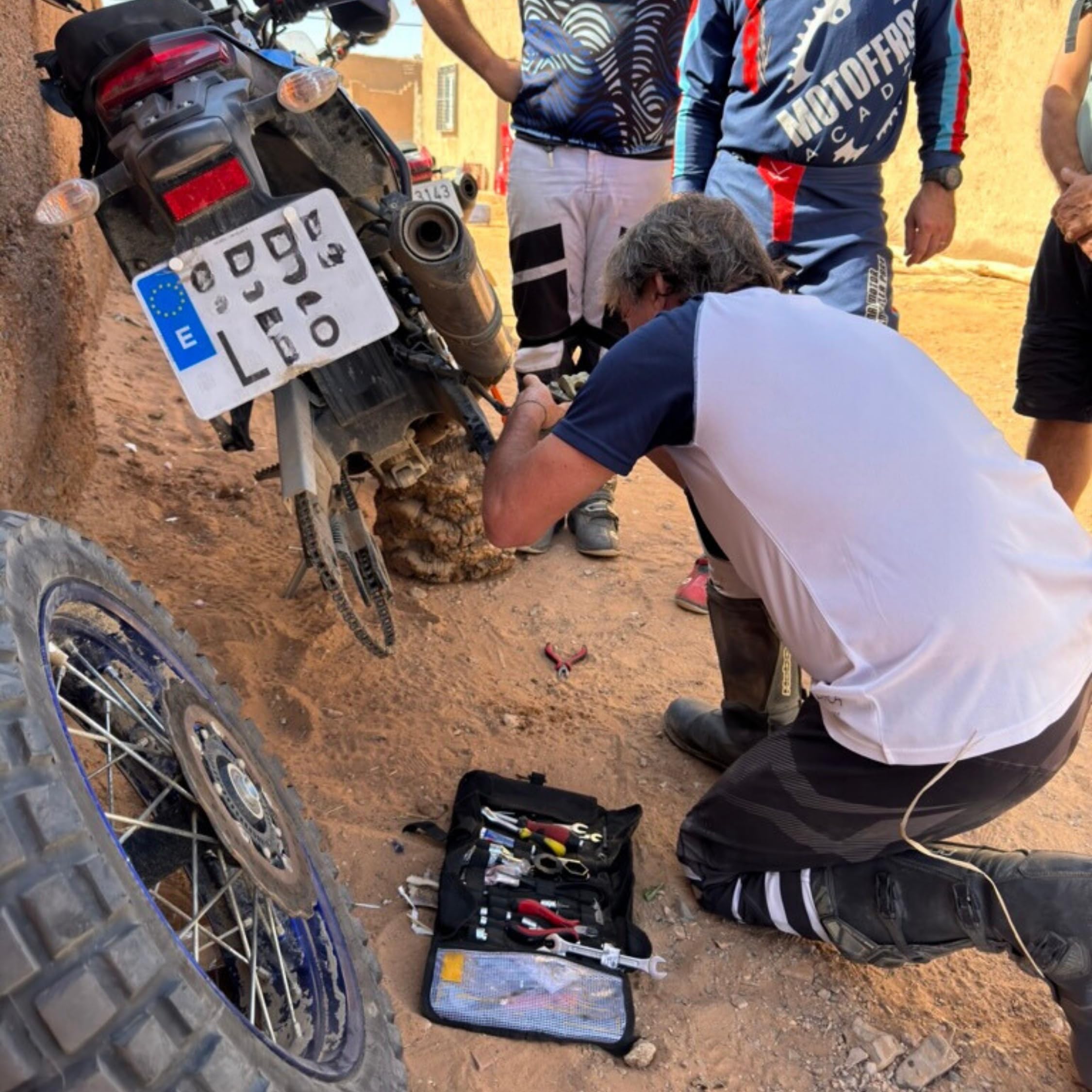 Odinsberg Heavy Duty Tool Roll Werkzeugrolle für Motorrad - Werkzeugtasche ohne Inhalt mit Taktischem MOLLE System, 56 elastische Schleifen und Innentasche, um Ihre Werkzeugmappe zu verwalten