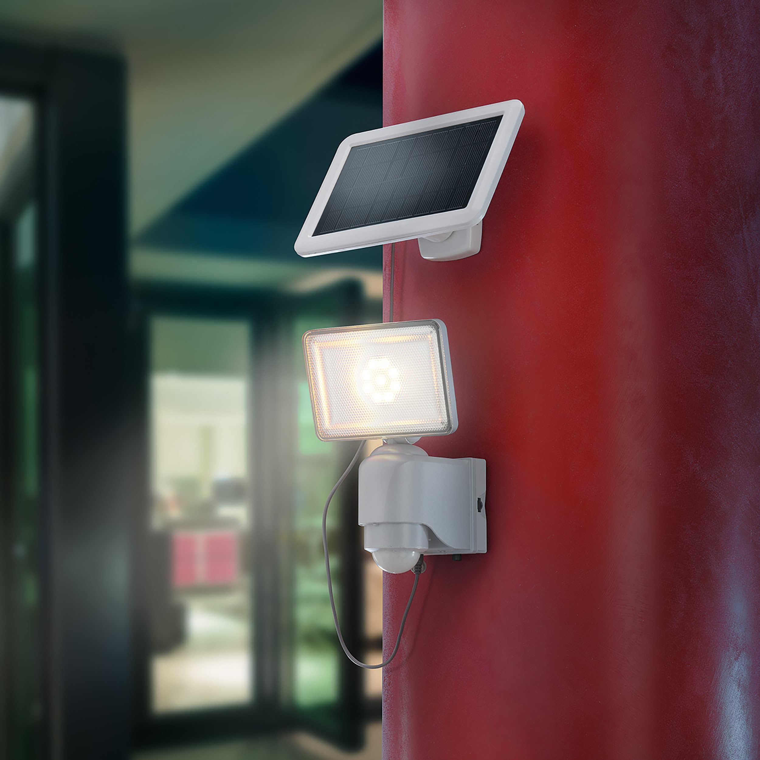 Esotec Solar Wandstrahler HighPower 500, PIR Bewegungsmelder, Akku, Lichtsystem, LED Flächenstrahler, Solarmodul, Solarstrahler, Wandleuchte, 2800K, Kunststoff, IP44, außen, wetterfest, 102510
