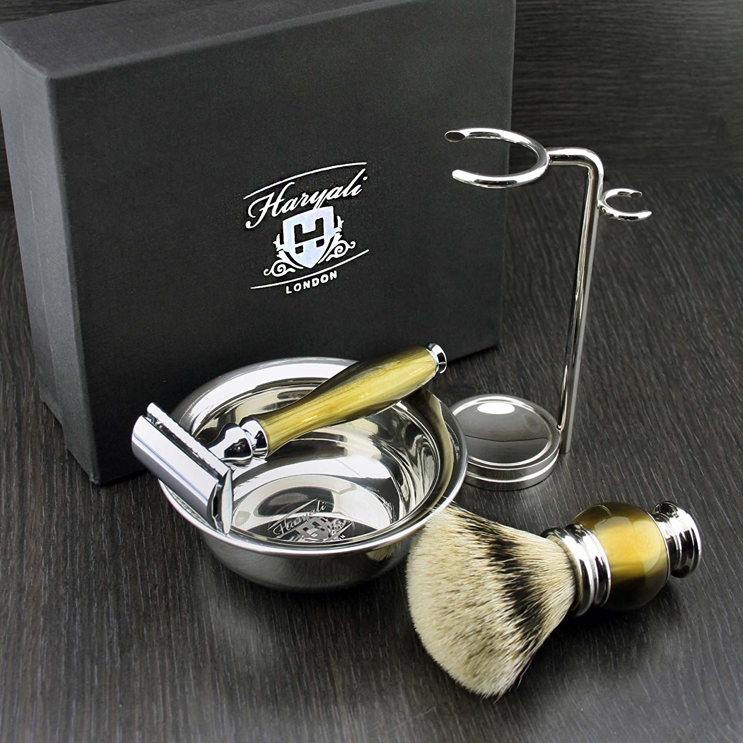 Set di 4 rasature da uomo, con pennello a punta argentata, rasoio per rasatura, supporto e ciotola da barba, design Haryali London
