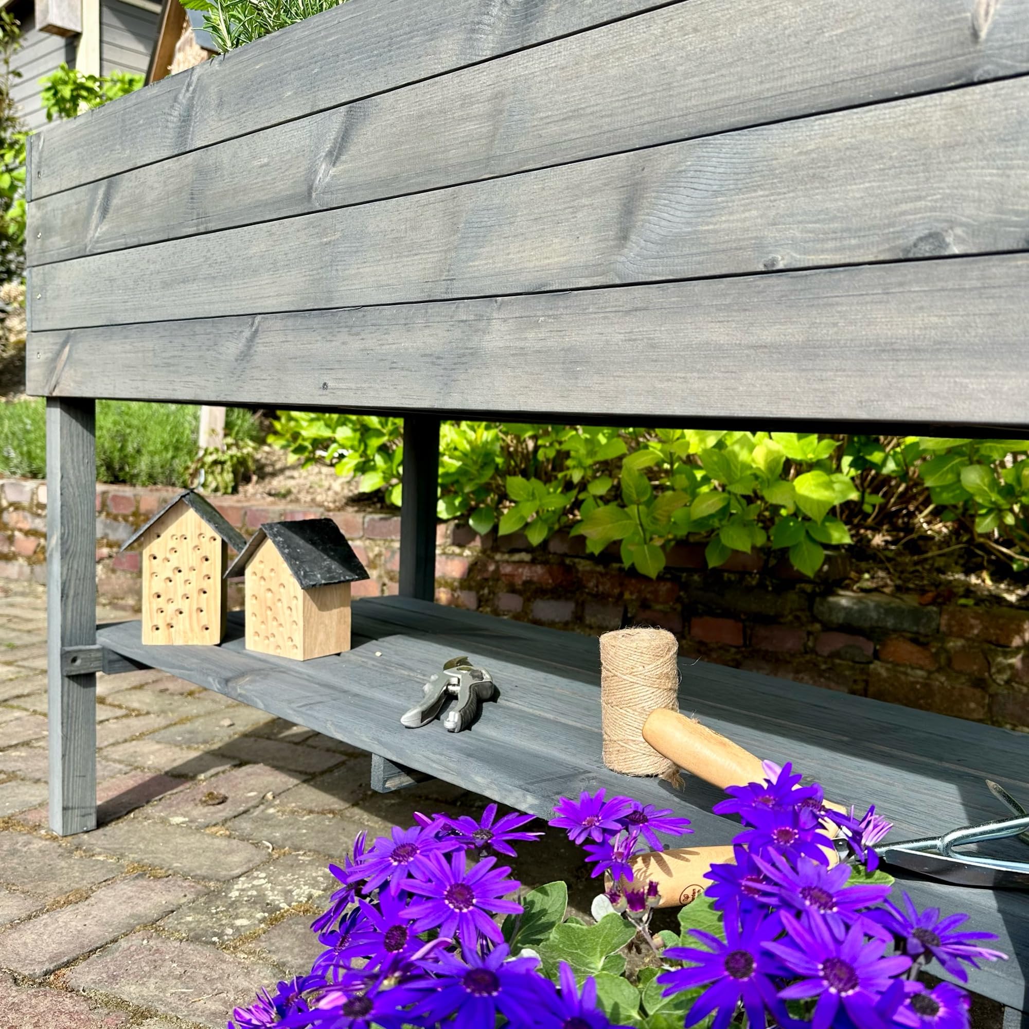 gartenetage Hochbeet XXL mit Ablage und Pflanzfolie - Nachhaltiges Design, Wetterfest, Rückenschonend, Praktische Ablage, Inklusive Pflanzfolie, Anthrazit