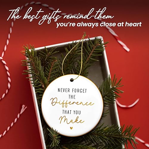 Vista 23 de OASSIE Regalos de agradecimiento de Navidad para empleados para compañeros de trabajo, adornos de Navidad de cerámica 2025 para decoraciones