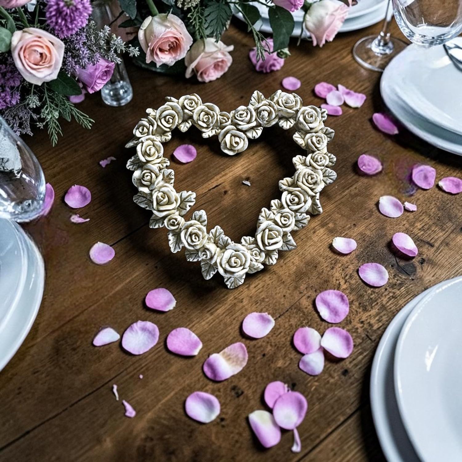 3 Pagen® Grabschmuck Rosen-Herz – Gedenkstein in Herzform – stilvolle und Zeitlose Grab-Dekoration – Robustes Material ideal für den Einsatz im Innen-& Außenbereich – Dekoherz aus Rosen