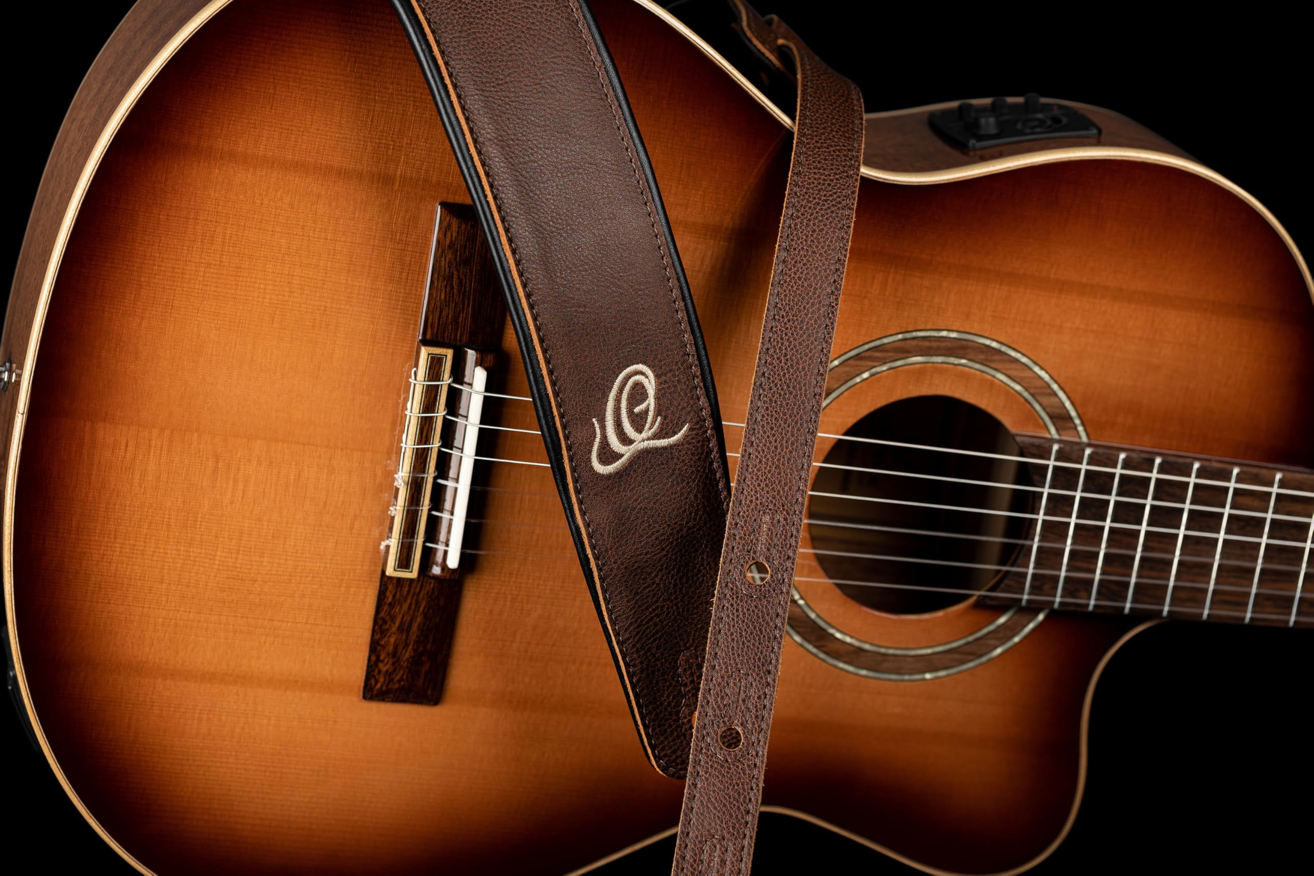 Ortega Guitars Gitarrengurt Länge Verstellbar - Akustik Gitarre / Bass, E-Gitarre, E-Bass - Artist Series - Echtleder, Highland Chocolate (OSAR-5)