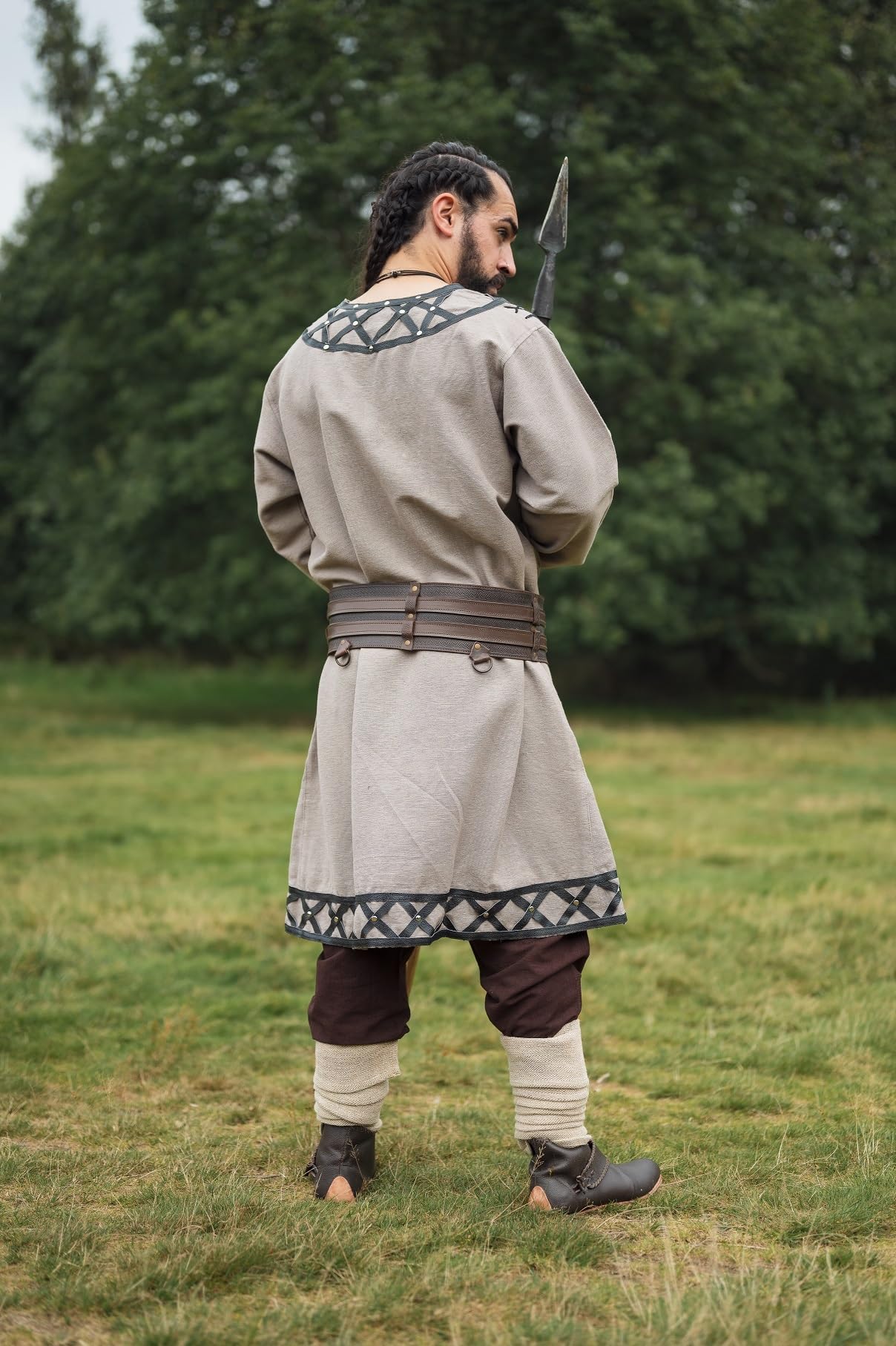 Leonardo Carbone Túnica vikinga Erik – Ropa medieval para hombre, camisas casuales de manga corta, disfraz de carnaval, túnica vikinga, ropa LARP – 100% algodón con aplicaciones de piel
