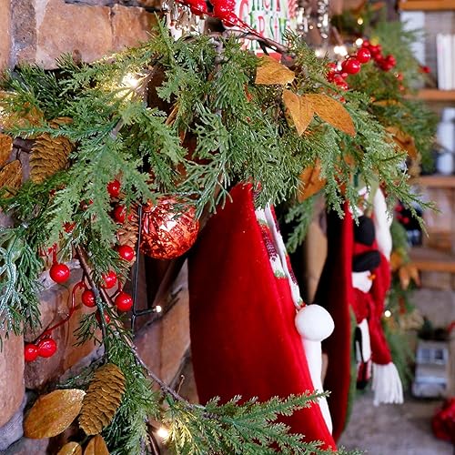 Miniatura 4 de GUOOU Guirnalda de Navidad iluminada de 6 pies, guirnalda de Navidad a pilas con luces, guirnalda preiluminada con bolas rojas para interiores,