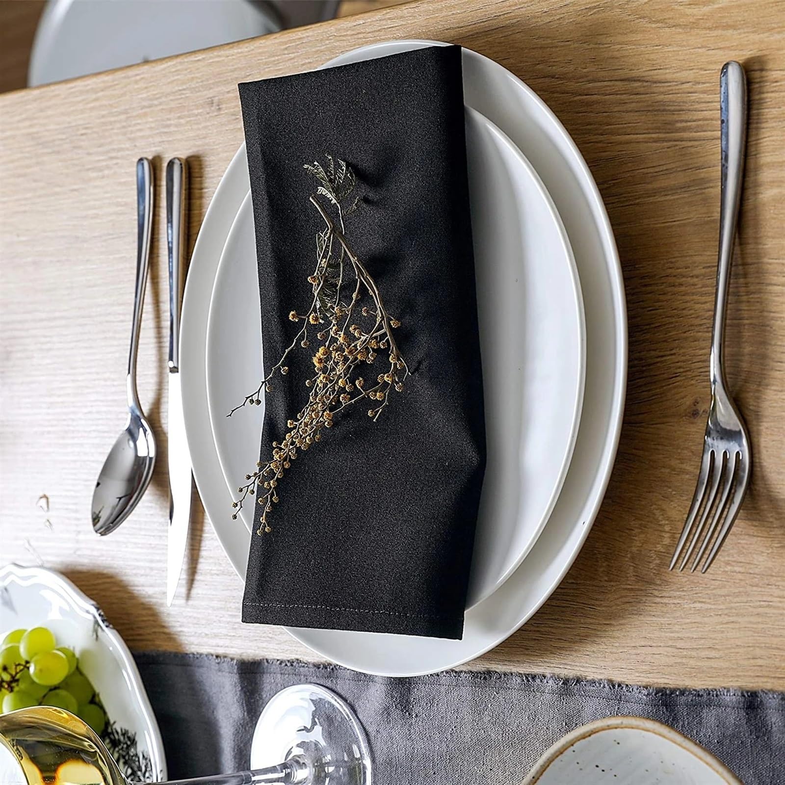 Lot de 6/12/24 Serviettes de Table 40 x 40 cm en Polyester épais réutilisables for Cuisine, Salle à Manger, décoration de Mariage Serviettes en Tissu(Beige 12pcs)