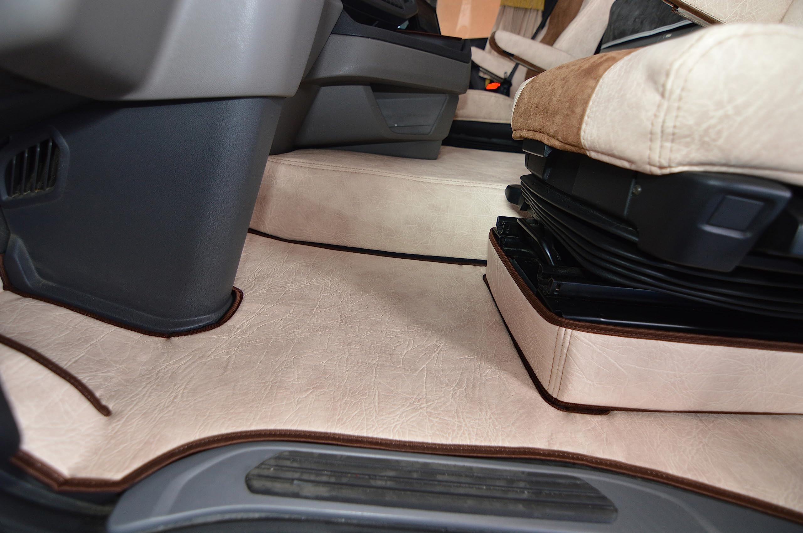 PRESTIGE LINE Tappetini per Camion per SCANIA Serie R dal 2017 sedile passeggero non sospeso Nero Realizzato in ecopelle - Accessori interni Camion - Accessori in schiuma comfort