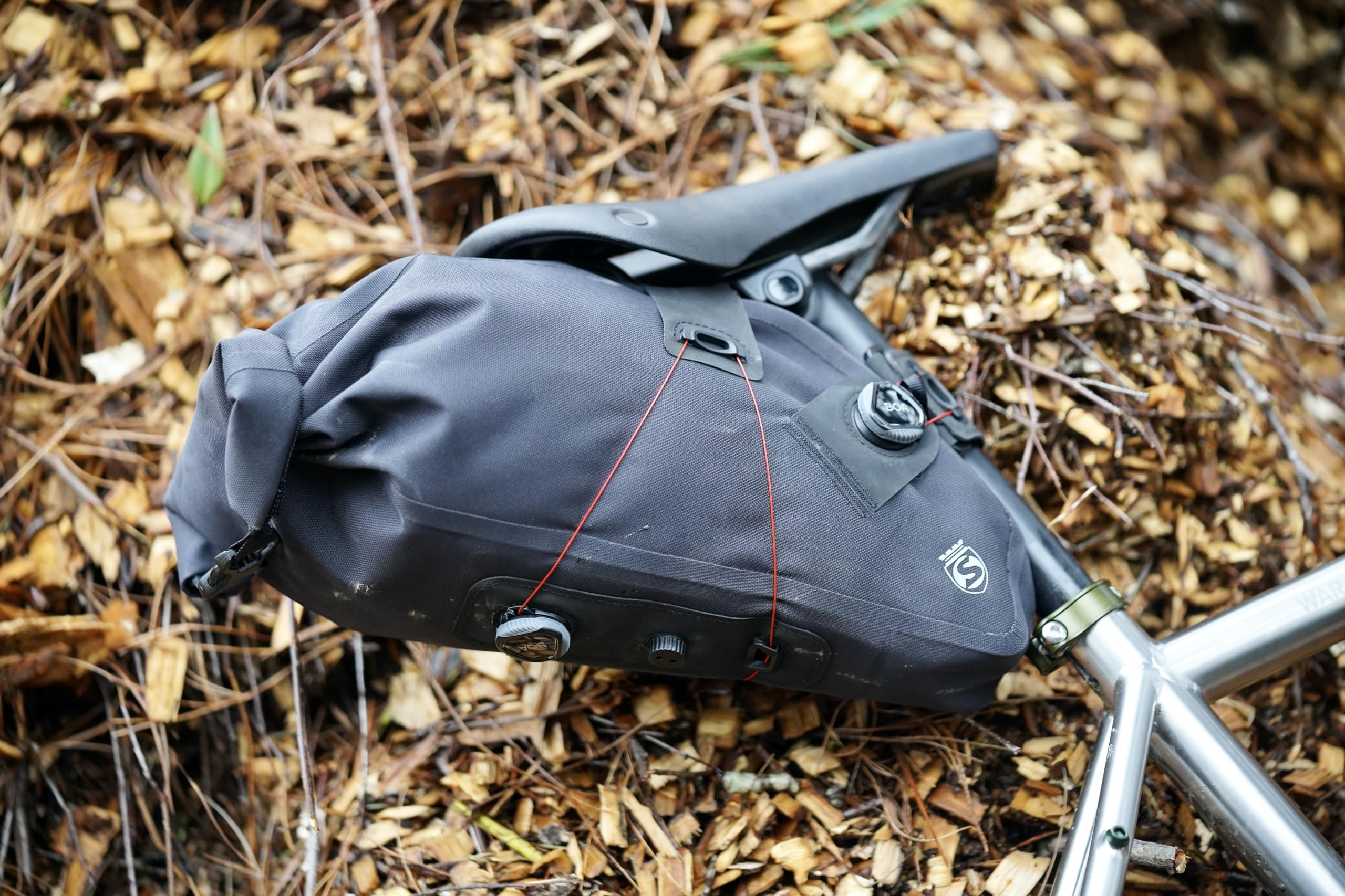 SILCA Grinta Roll Top Seat Pack | pojemność 2–5 l, wodoodporna konstrukcja, system mocowania zapięcia BOA, bezpieczna konstrukcja bez grzechotki, wewnętrzna struktura zapewniająca elegancki wygląd