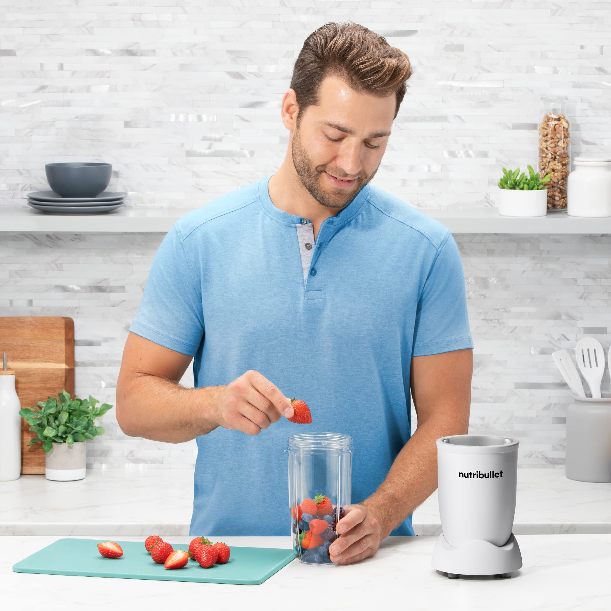 NutriBullet PRO 900 Series Nutrient Extractor, Blender & Mixer (9