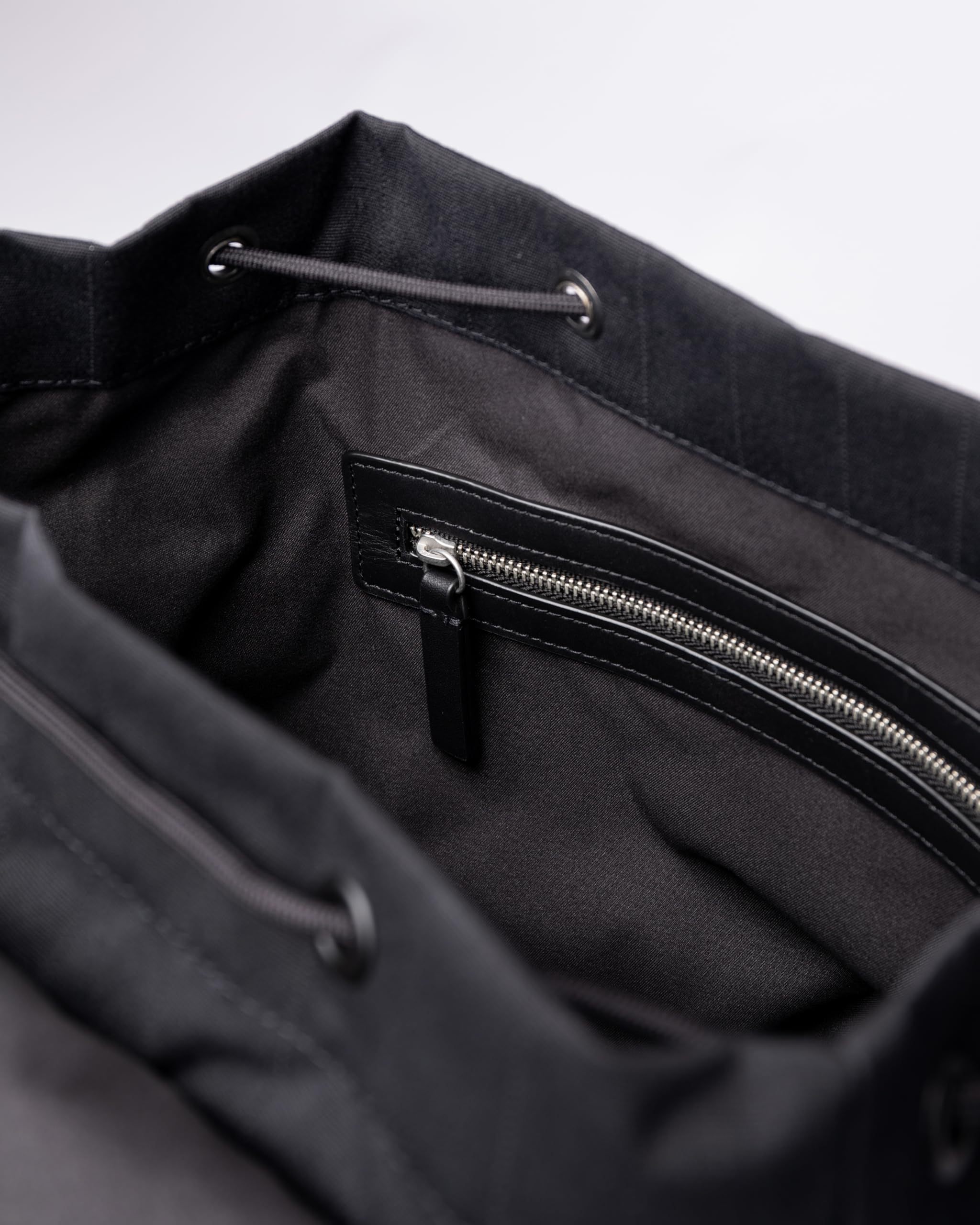 Sandqvist Everyday Zaino 16”, 17.5L, Nero, Zaino Porta PC Idrorepellente, Materiali Riciclati