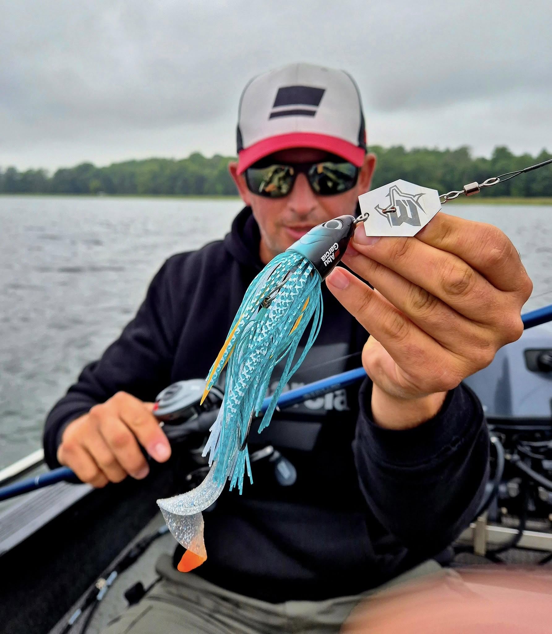 Abu Garcia Beast Bladed Jig Esca da pesca | Esca personalizzabile per la pesca dei predatori | Lama che spinge l'acqua e sonaglio interno | Esca per lucci e predatori | Opzioni multiple