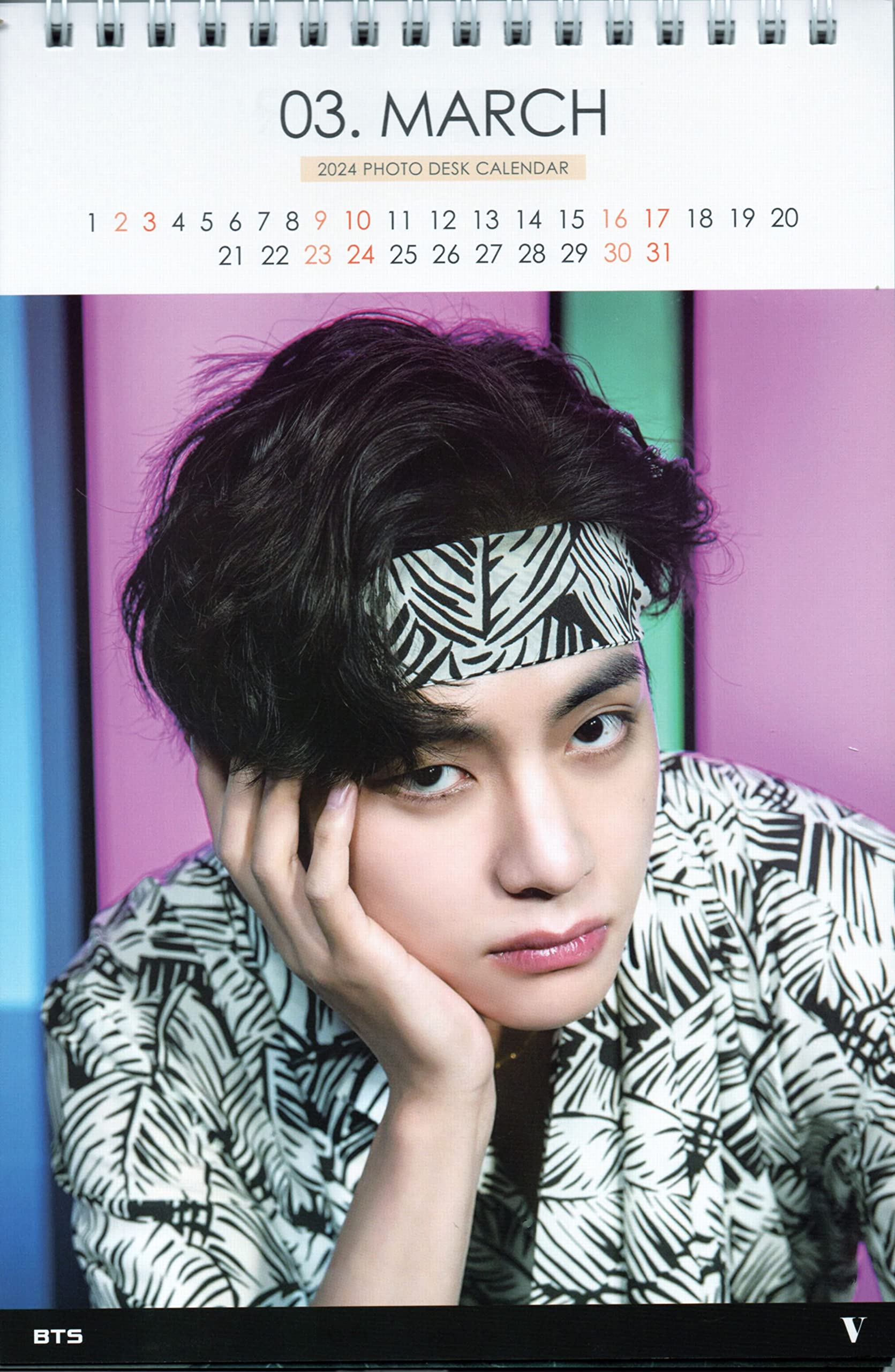 BTS V テテ グッズ 卓上 カレンダー ( 写真集 カレンダー) 2025~2026年
