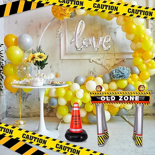 Miniatura 6 de ArtCreativity Old Zone - Decoraciones inflables de cumpleaños sobre la colina, el juego incluye barricada y cono de construcción para suministros de