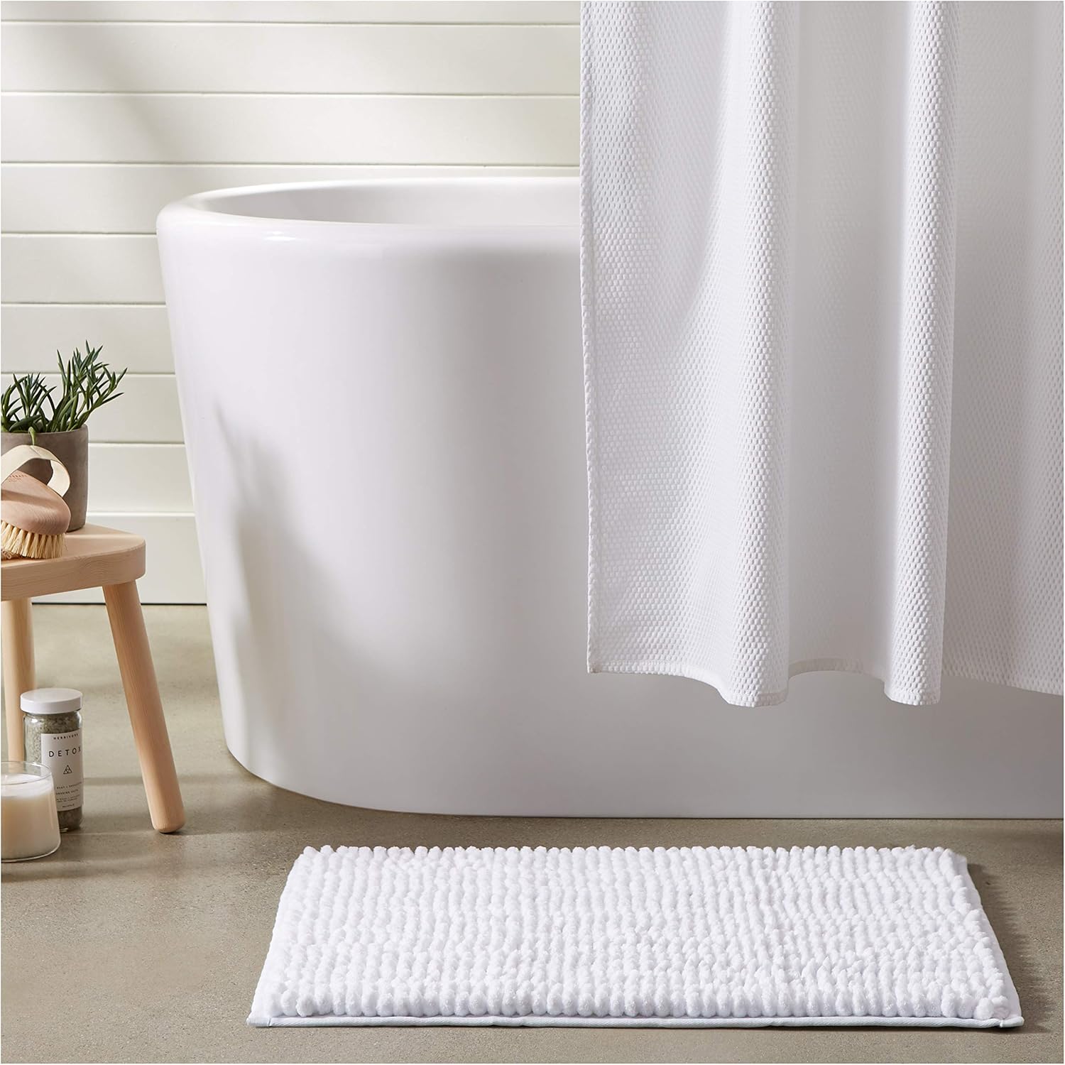 Amazon Basics Chenille Loop Bath Mat - Small, White
