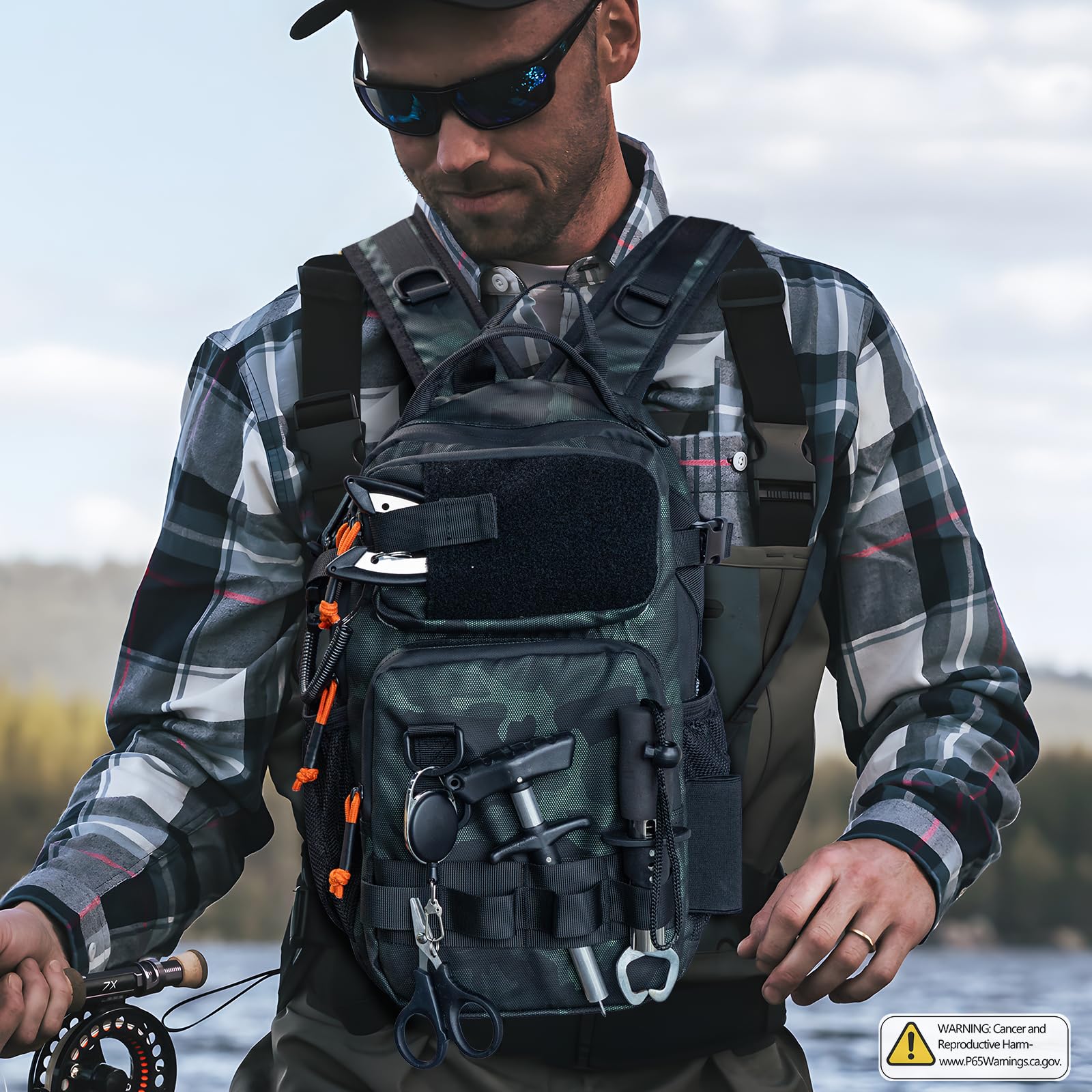 THKFISH Angelrucksack mit Rutenhalter, Angelwerkzeug-Set, wasserdichte Tasche mit Angelköder-Set, Angelausrüstungsbox und Zangen-Set für Männer und Frauen (Schwarz, Camouflage-87-teilig)
