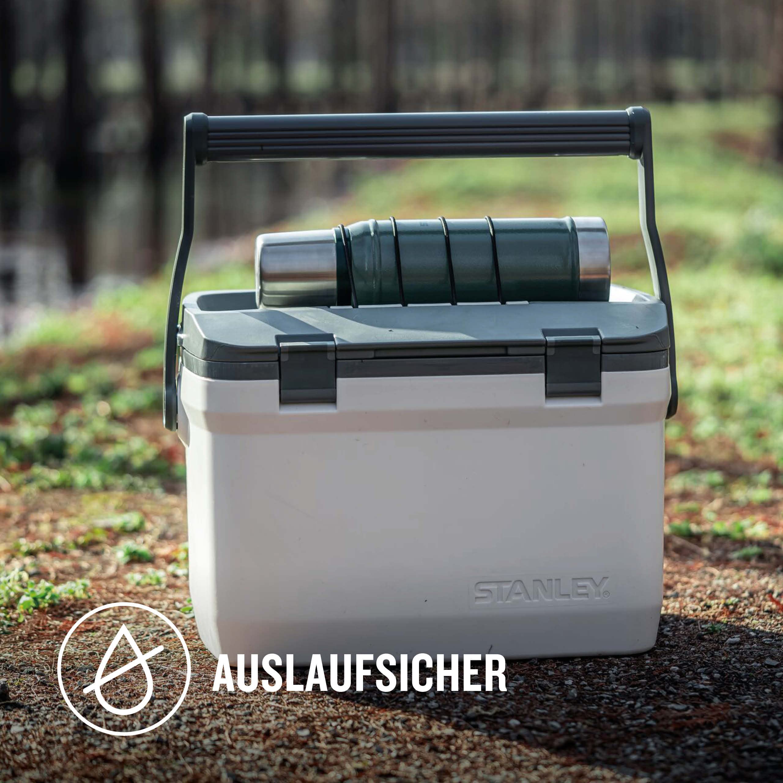 Stanley 1913 Adventure Outdoor Cooler 6,6 Liter Polar - Camping Kühlbox Klein - BPA-Frei - Deckel fungiert auch als Sitz - Robuste Isolierbox ohne Strom - Auslaufsicher