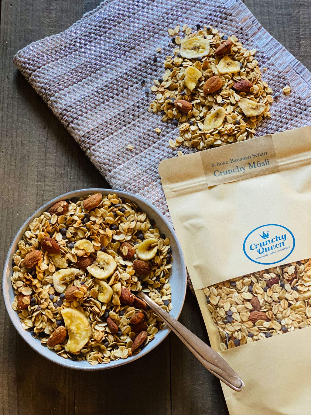 Crunchy Queen Schoko-​​Bananen Schatz Knusper-Müsli Schokolade Banane Granola vegan & palmölfrei (3x 340g)
