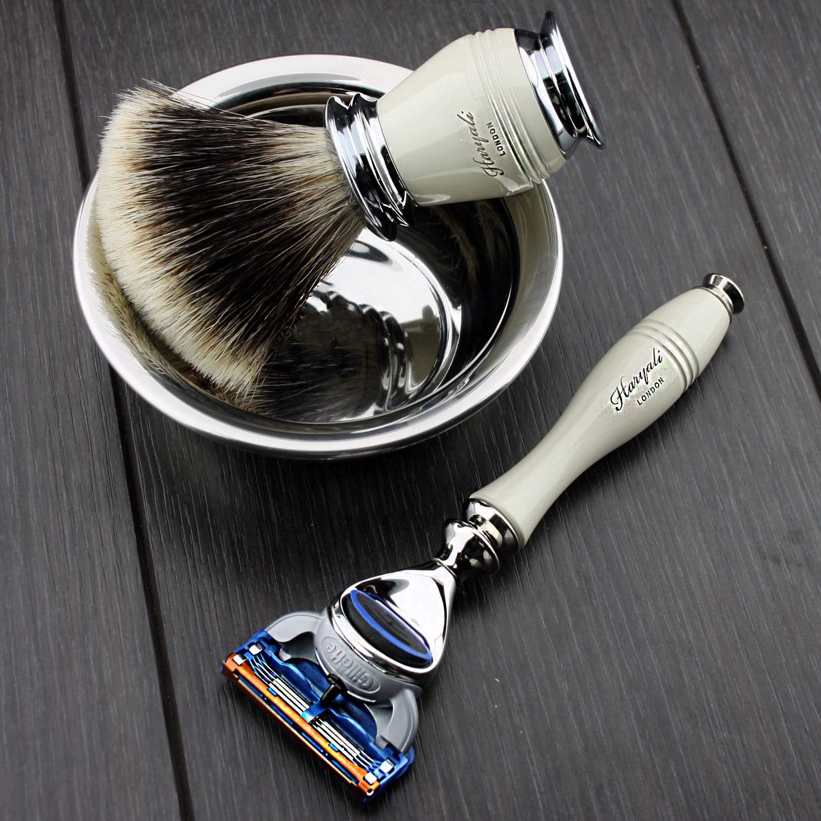 Haryali London Set da barba da uomo con rasoio a 5 angoli, pennello per peli di tasso con punta argentata, supporto per rasoio e ciotola da rasatura Perfect Shaving Kit