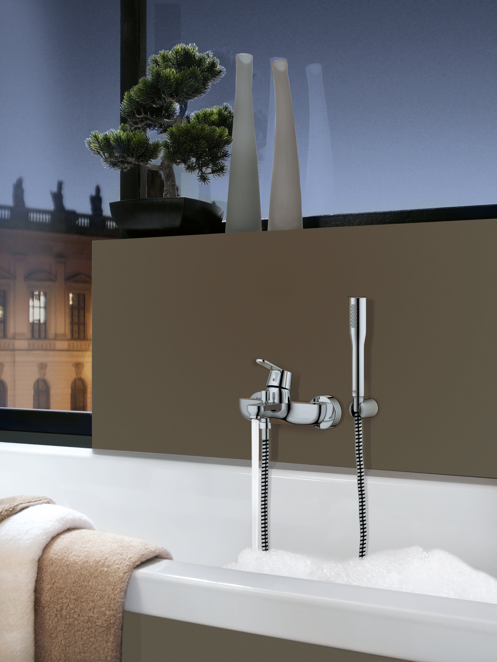 GROHE QuickFix Get, Grifo de ducha o bañera monomando (montaje en pared y salida inferior, inversor automático, menor consumo de agua, instalación con QuickSpanner incluída), cromo, 32887000