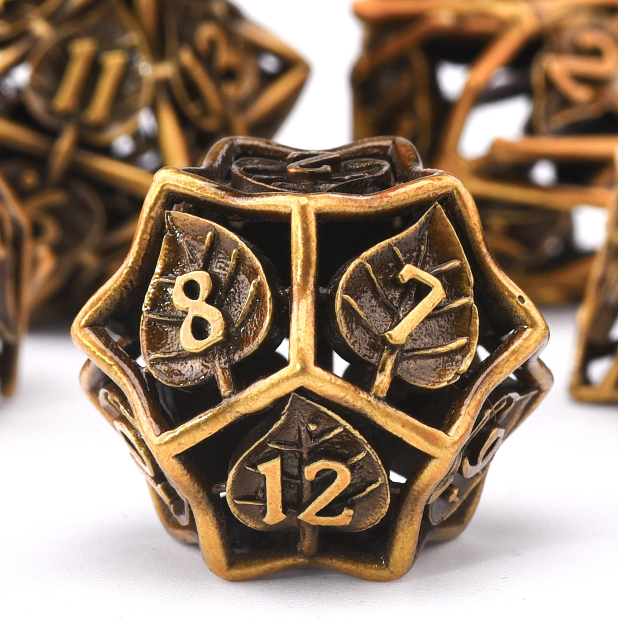 SIQUK 7 Pièces Jeu de Dés DND, Dés Polyédriques Creux Dés Métal D4/D6/D8/D10/D12/D20/D% Dice pour Donjons et Dragons RPG D&D（Antique Or）