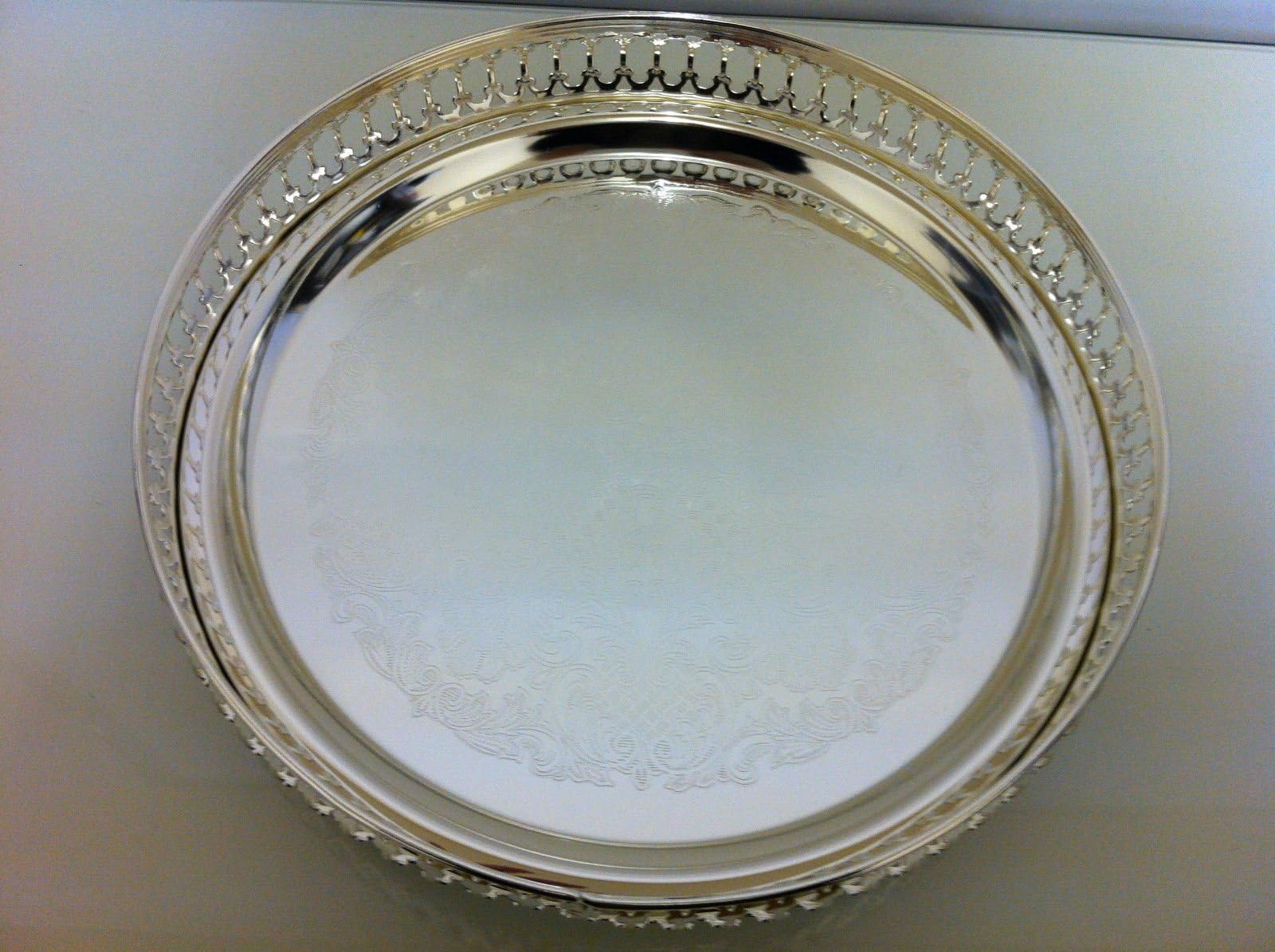 Royal Silver/Gold Round Stylish 23cm Silver/Gold Plated Paandan Tray Home Kitchen Restaurant Dining Etc (Silver)