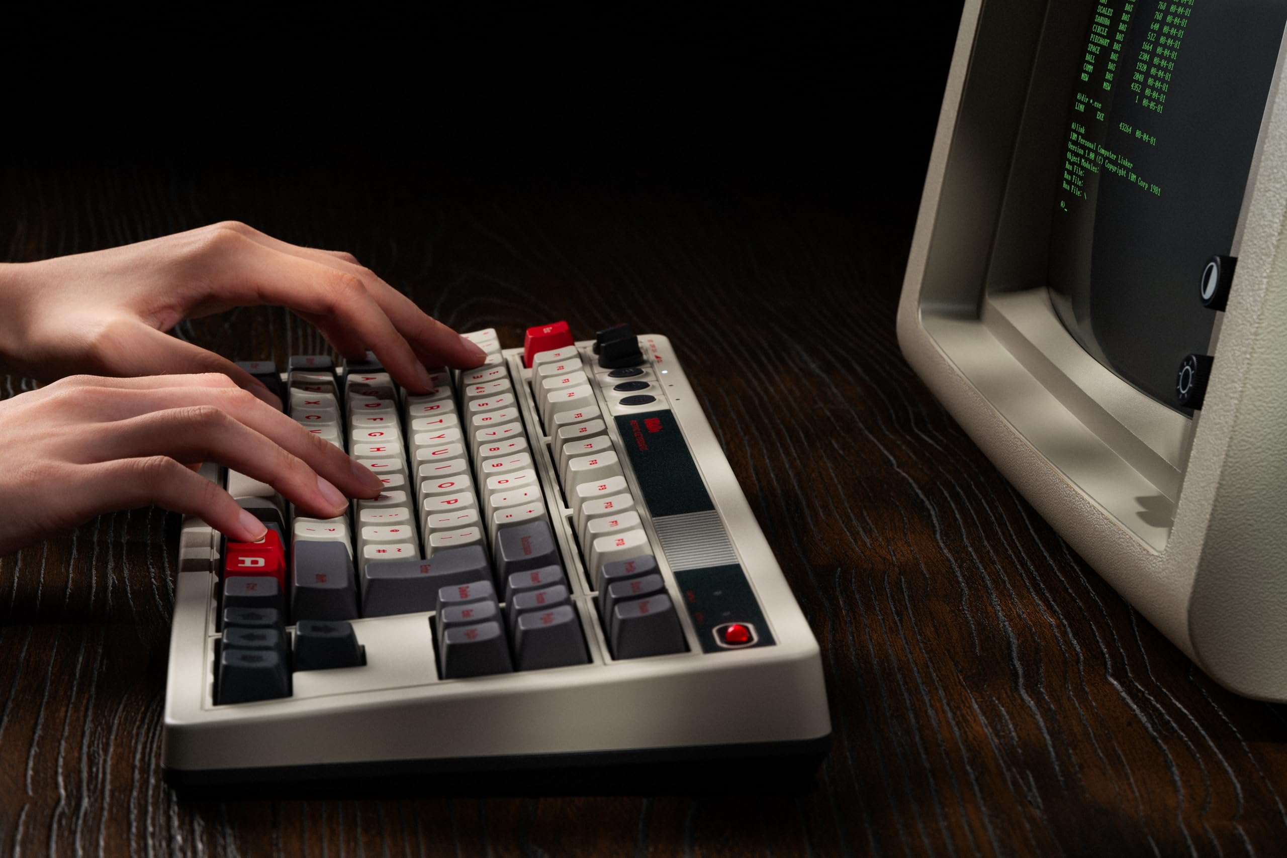 8Bitdo Tastiera meccanica retrò, tastiera da gioco hot switchable Bluetooth/2.4G con 87 tasti, doppio super tasto e super stick per Windows e Android - Layout ISO UK - N Edition