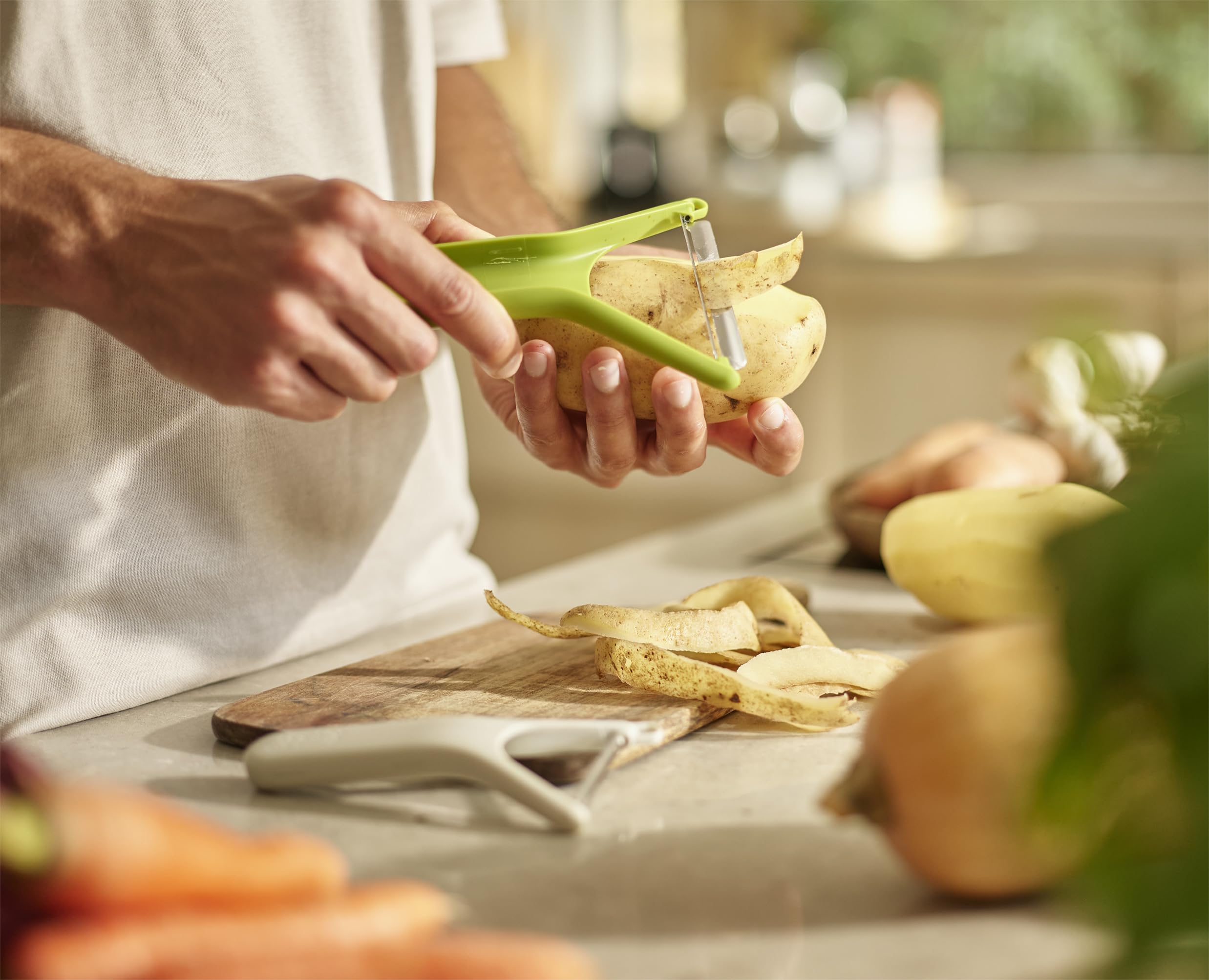 Joseph Joseph Nest Peel, Set of 2 space saving stainless steel peelers for compact kitchen storage, Dishwasher safe