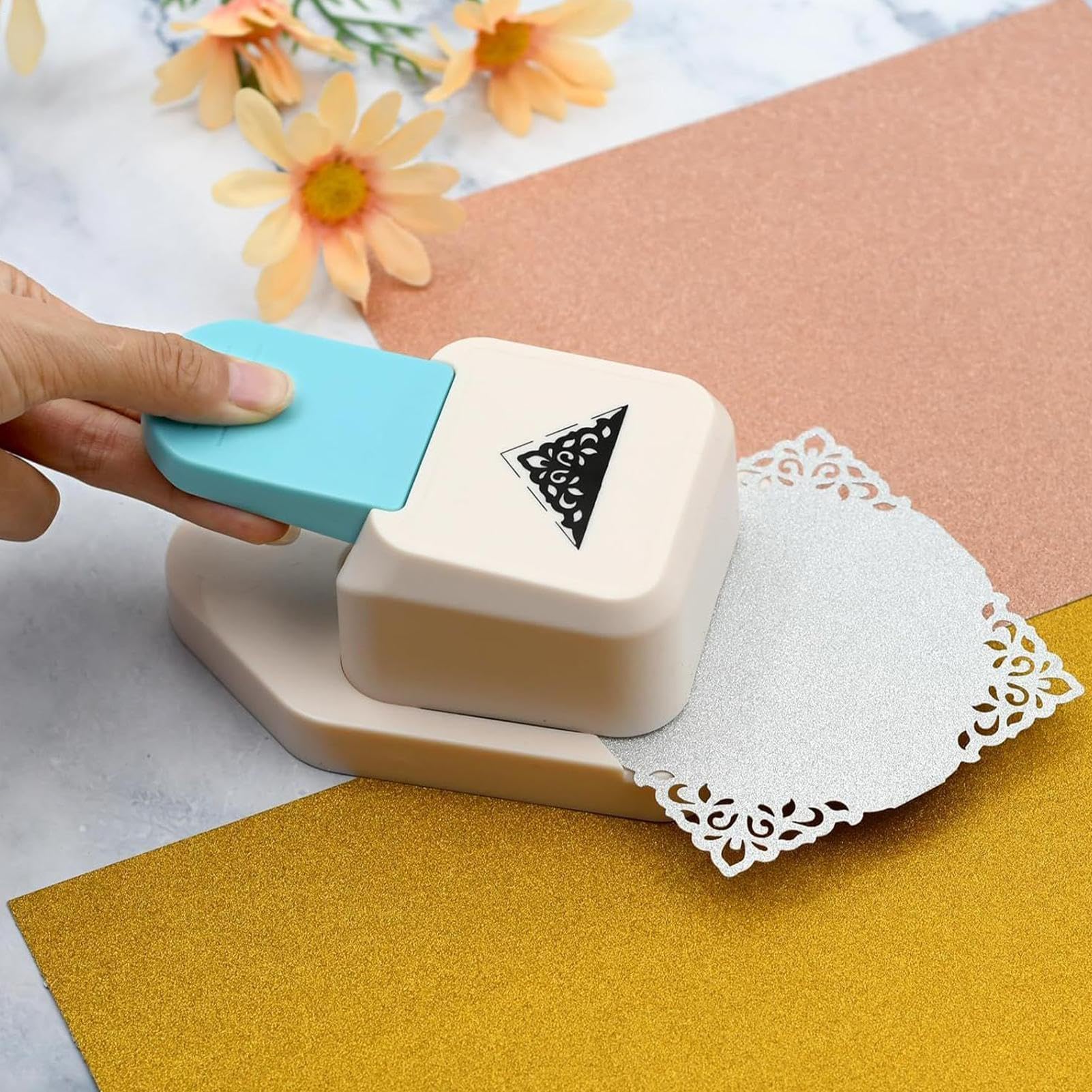 Ecklocher mit Blumenmuster – Bastelstanzer für Scrapbook, Grußkarten, Büro-Planer & Bastelbedarf