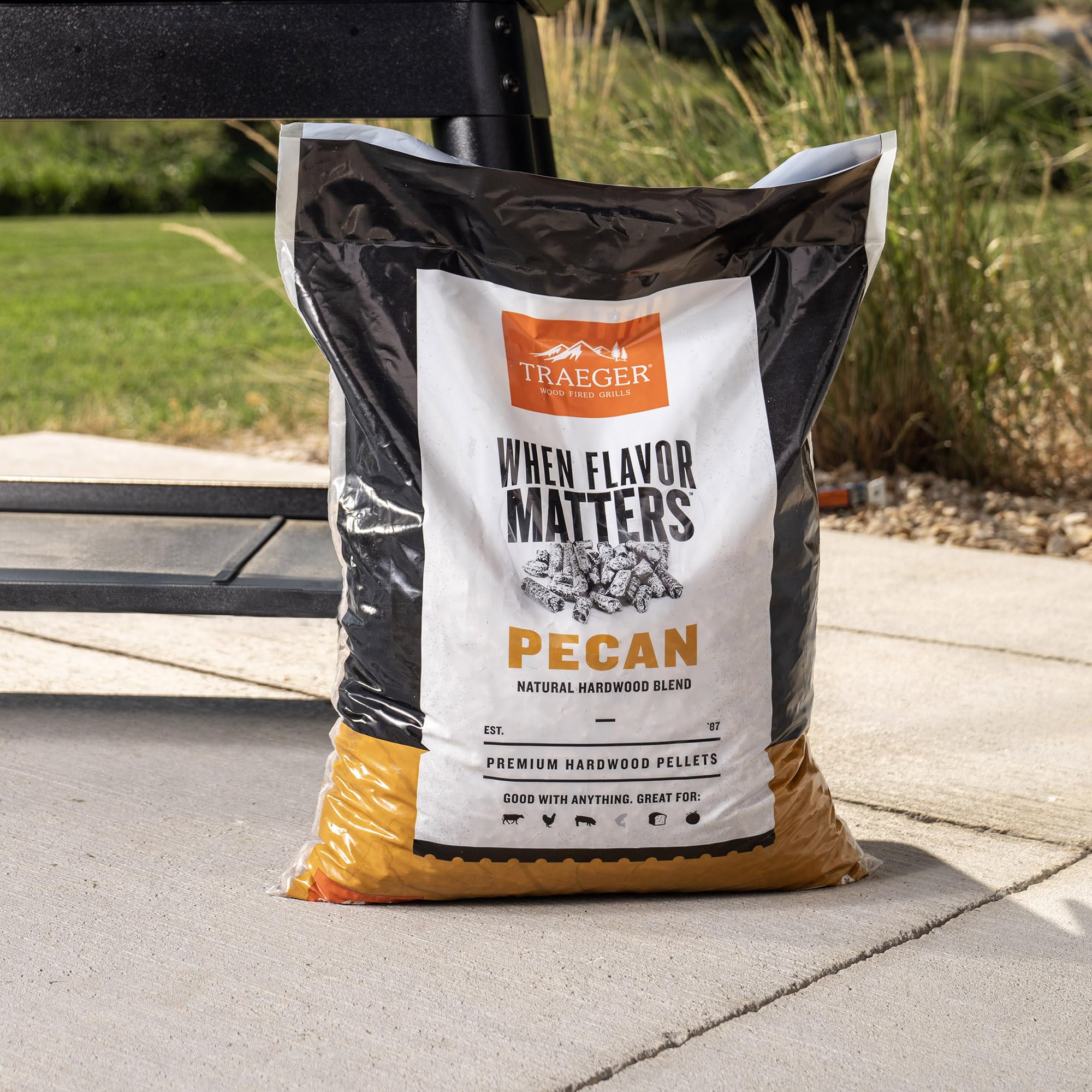 Traeger Grills Granulés de Bois de Noix de pécan 100% Naturel pour fumoirs et Grills à granulés, Barbecue, Cuisson, rôti et Grill, Sac de 8,2 kg