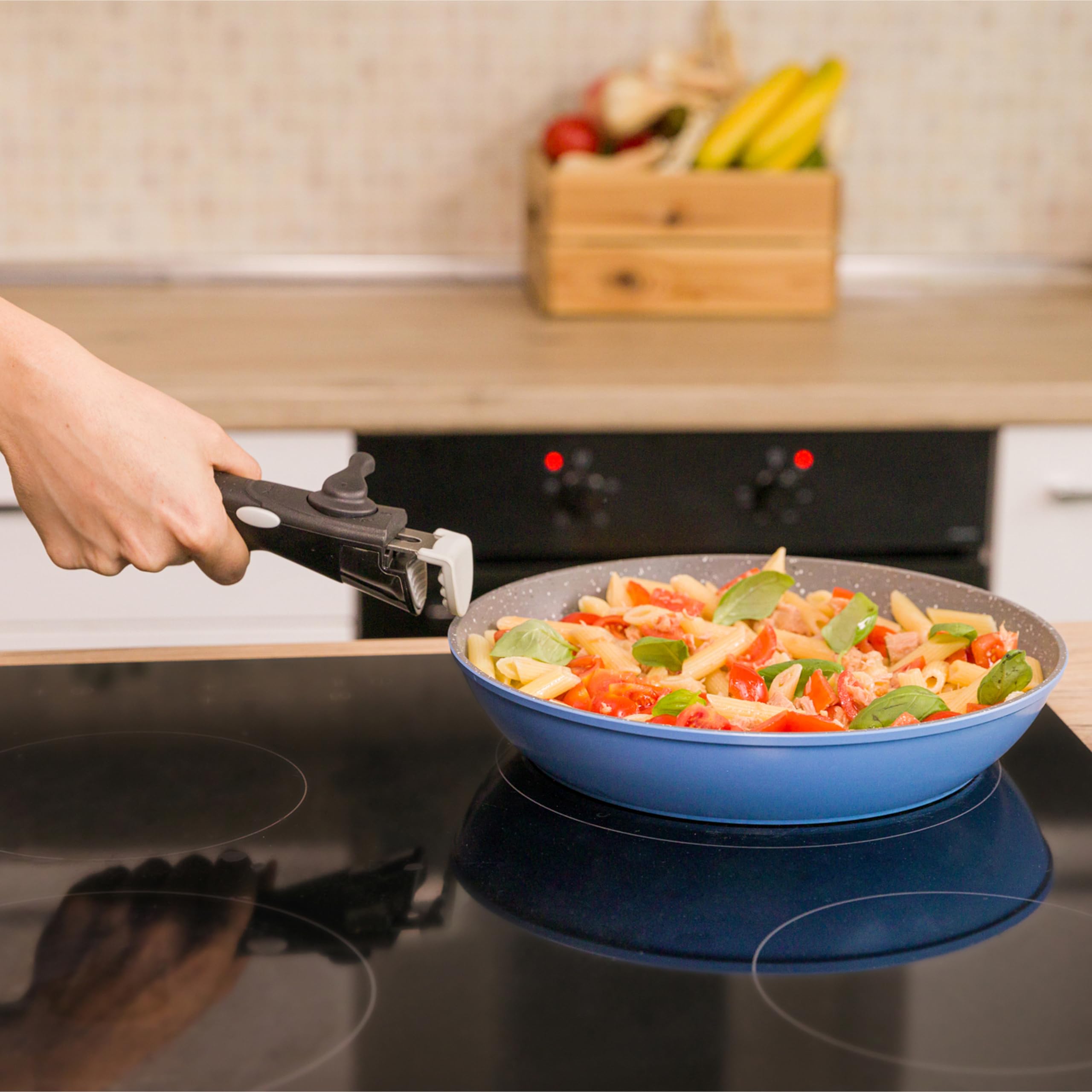 KASANOVA Set Pentole Induzione Young con Manico Staccabile, Batteria di Pentole e Padelle Antiaderente per Fornelli, Induzione e Forno, con 2 Padelle, 2 Pentole e 2 Manici Staccabili