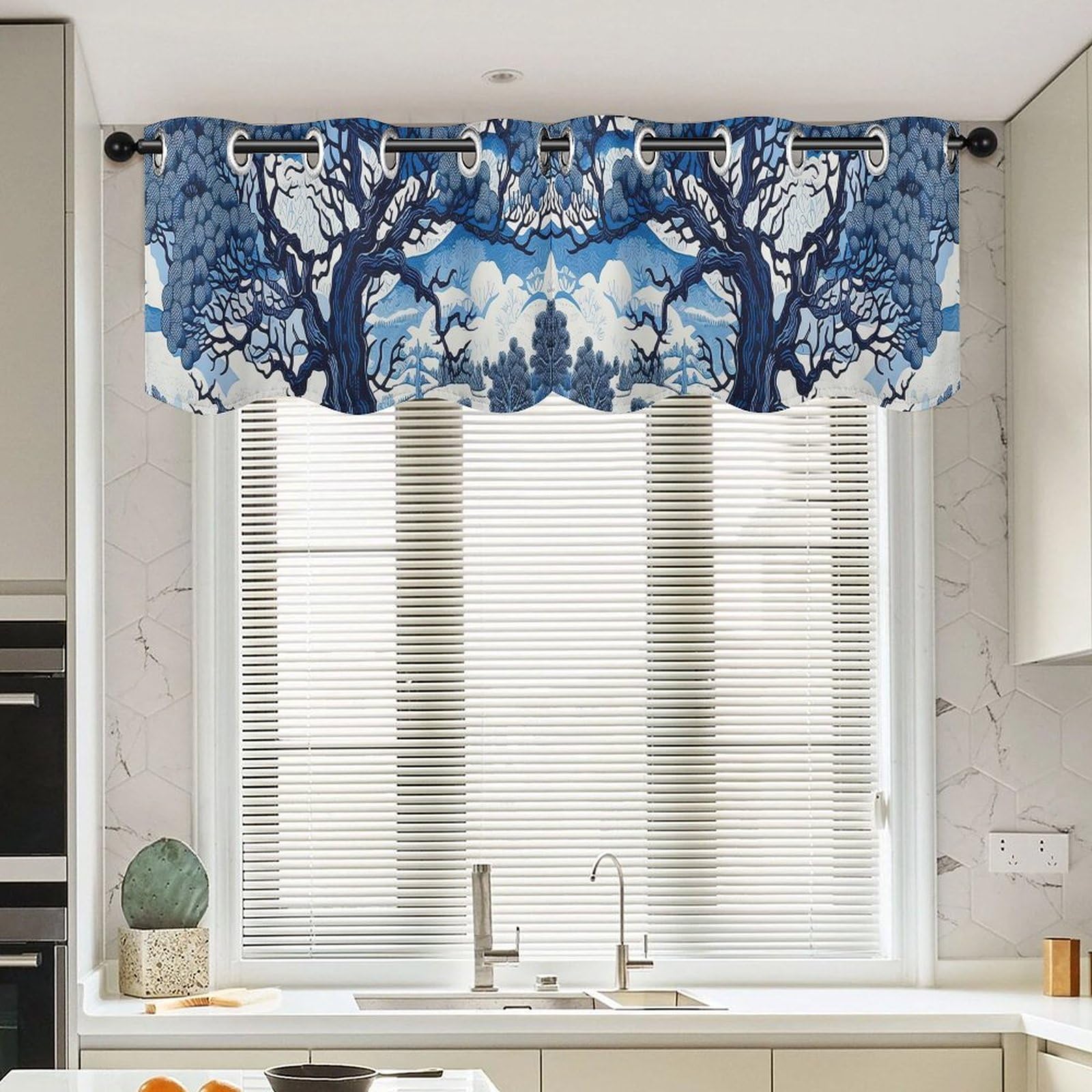 Cantonnières de cuisine indigo pour décorer un petit salon style salon de thé asiatique