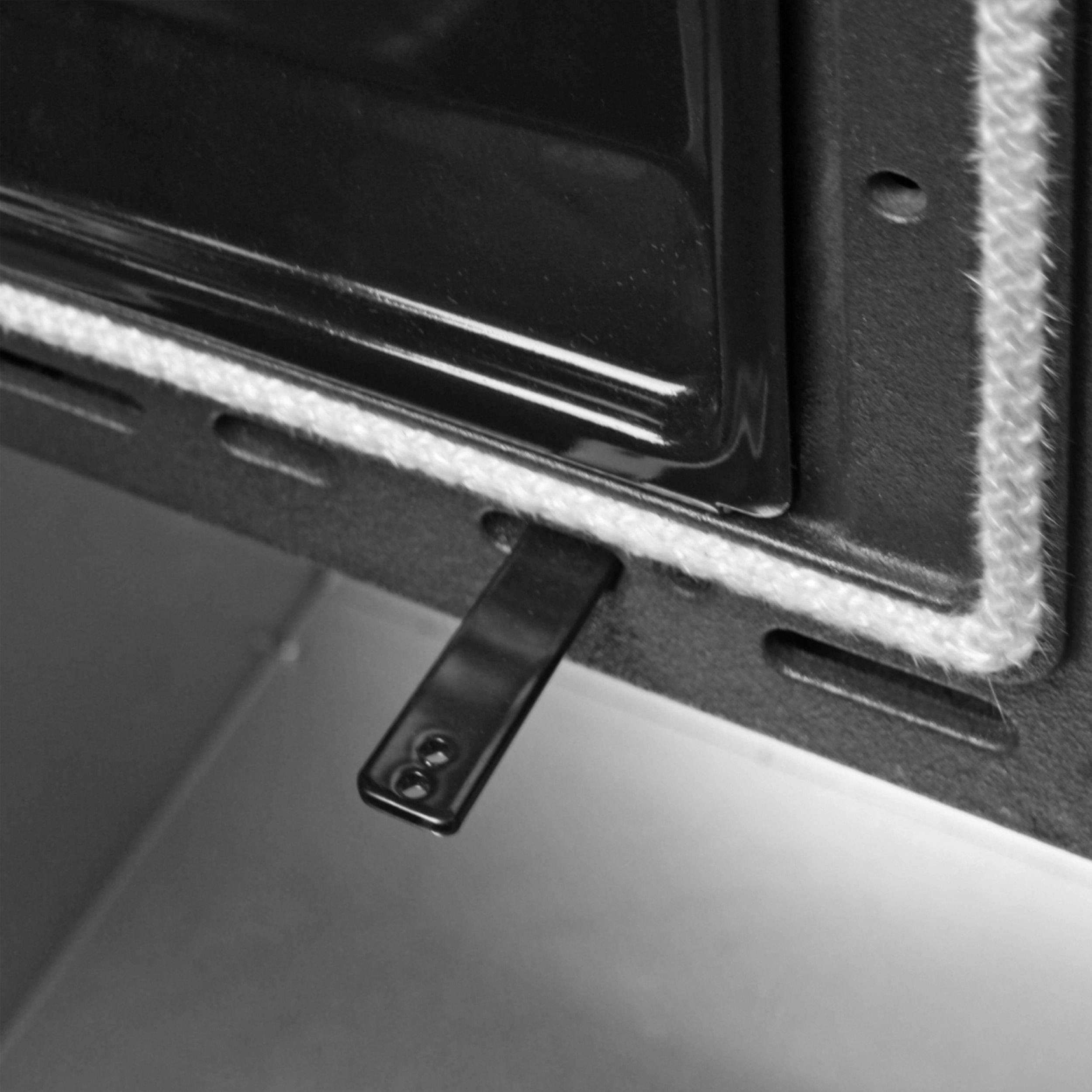 Cucina A Legna 'Sovrana Easy' Rivestimento Esterno In Acciaio Porcellanato. Telaio, Piastra E Cerchi In Ghisa. Forno Smaltato Panoramico. Cassettone Portalegna. Focolare In Ghisa Con Sistema Di Post Combustione, Griglia Fuoco In Ghisa. Porta Fuoco Con Dop