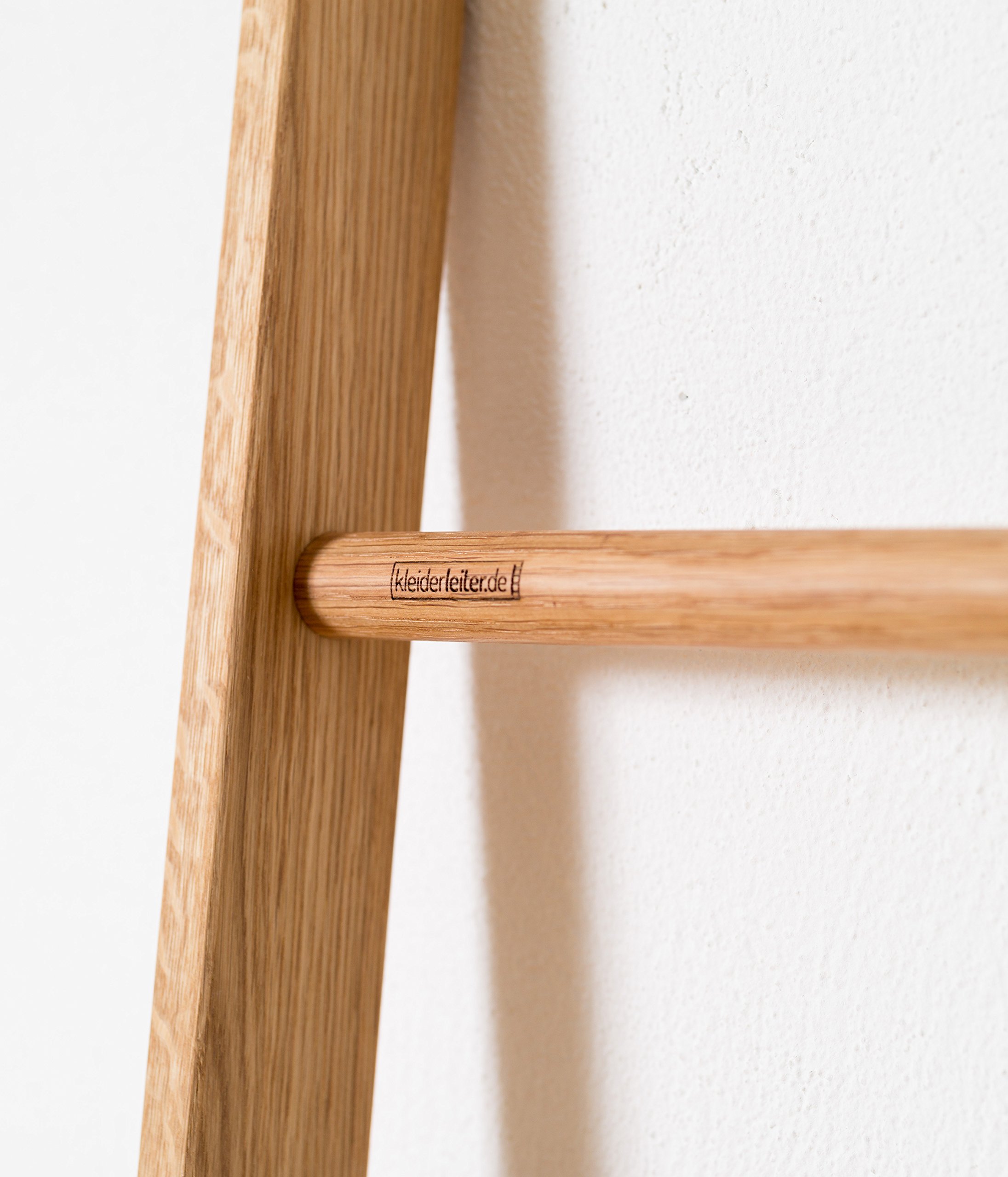 Kleiderleiter Massivholz Eiche, Premium-Handtuchleiter, 171 cm, 6 Sprossen | Multifunktionale Holzleiter für Bad, Sauna und Wohnräume als Handtuch-, Kleider- oder Dekoleiter, mit Leinöl geschützt