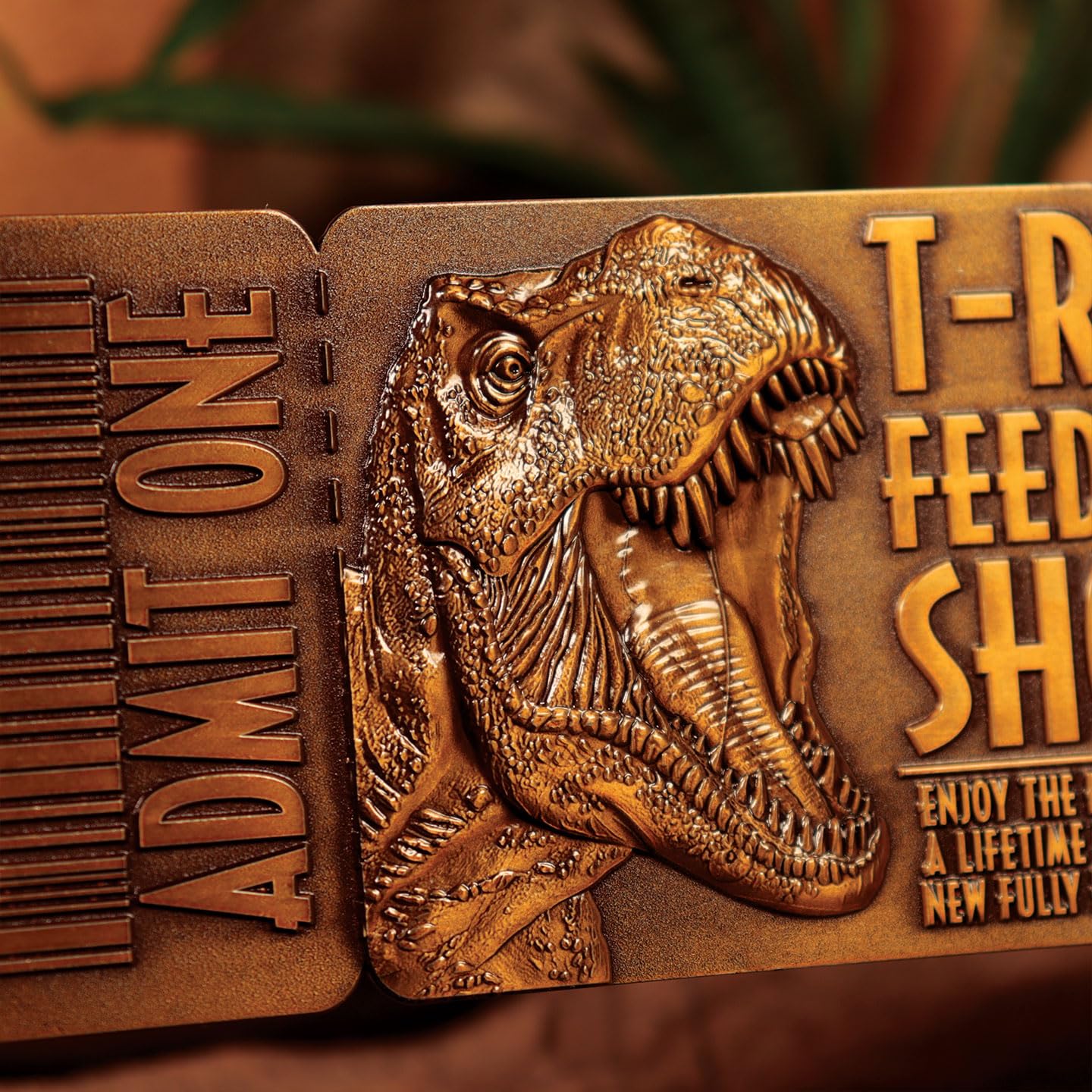 Fanattik Jurassic Park Feeding Show Ticket et Support en métal à Collectionner