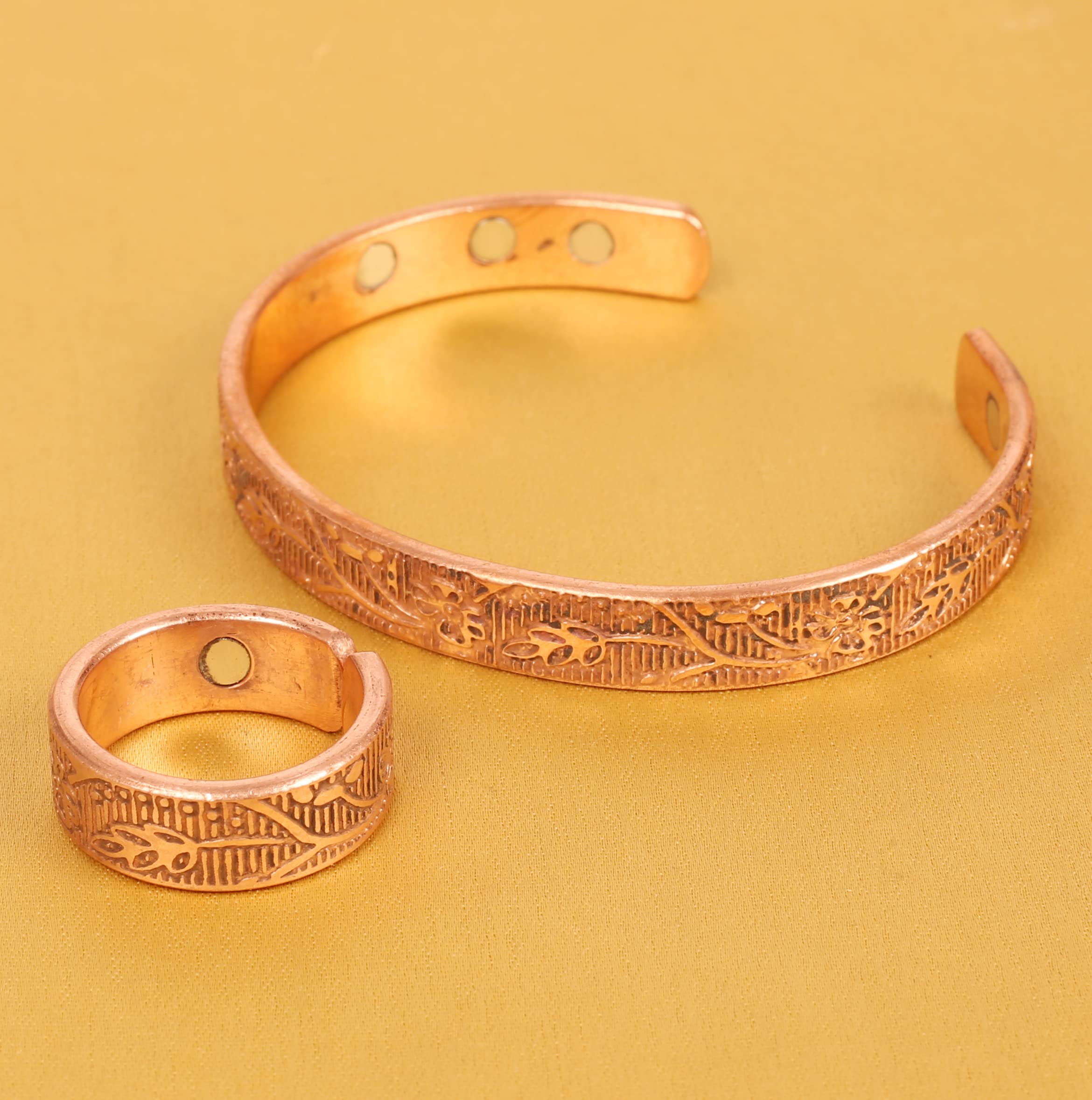 Touchstone Pulsera magnética de cobre hecha a mano forjada a mano con estilo tibetano sólido y de alto calibre, pulsera de cobre minimalista y anillo a juego.
