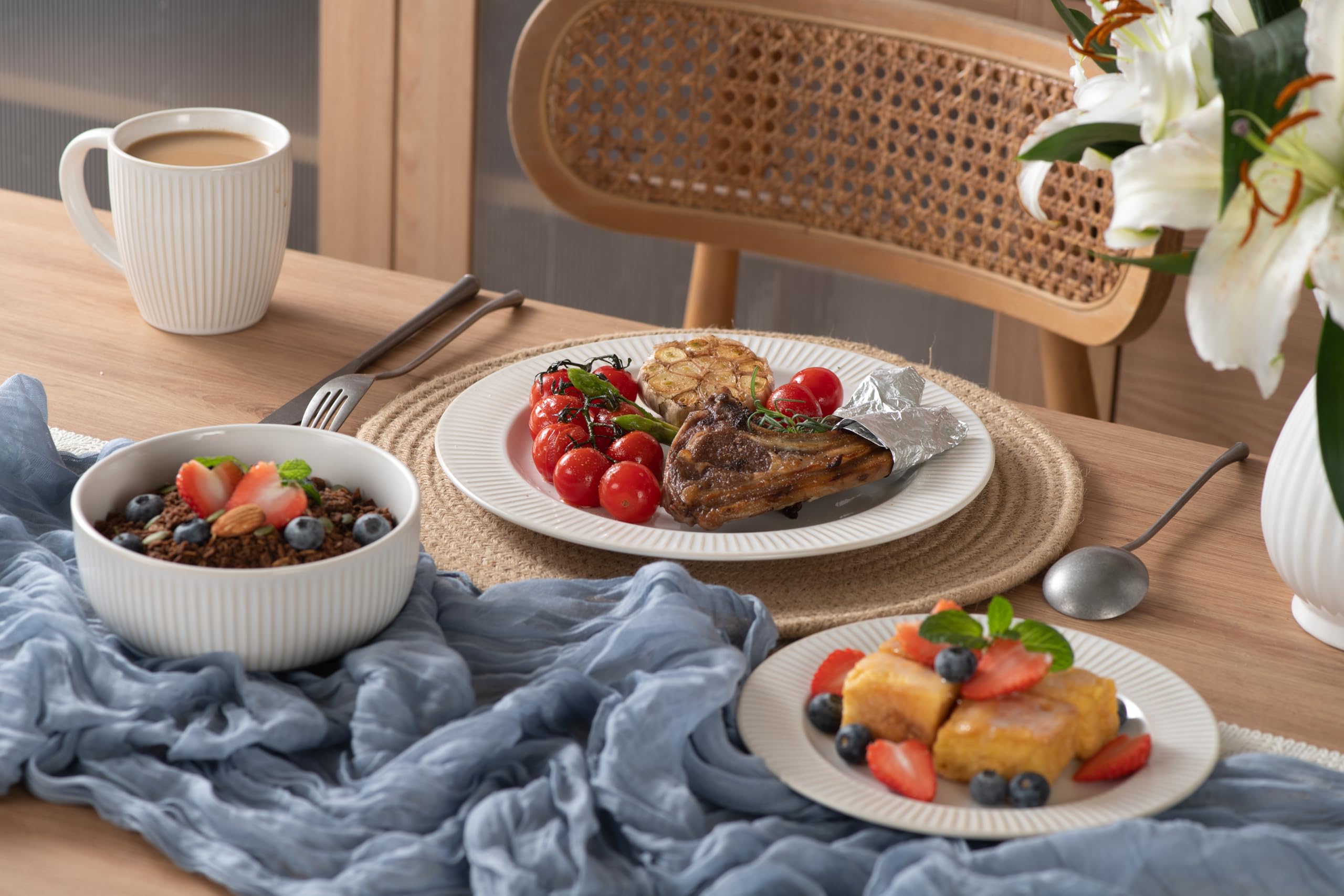 12-teiliges Keramik Geschirrset für 4 Personen, Steinzeug Teller & Schalen Set, Mikrowellen- & Spülmaschinengeeignet, Kratzfest & Bleifrei, Modernes Streifen Design, Weiß