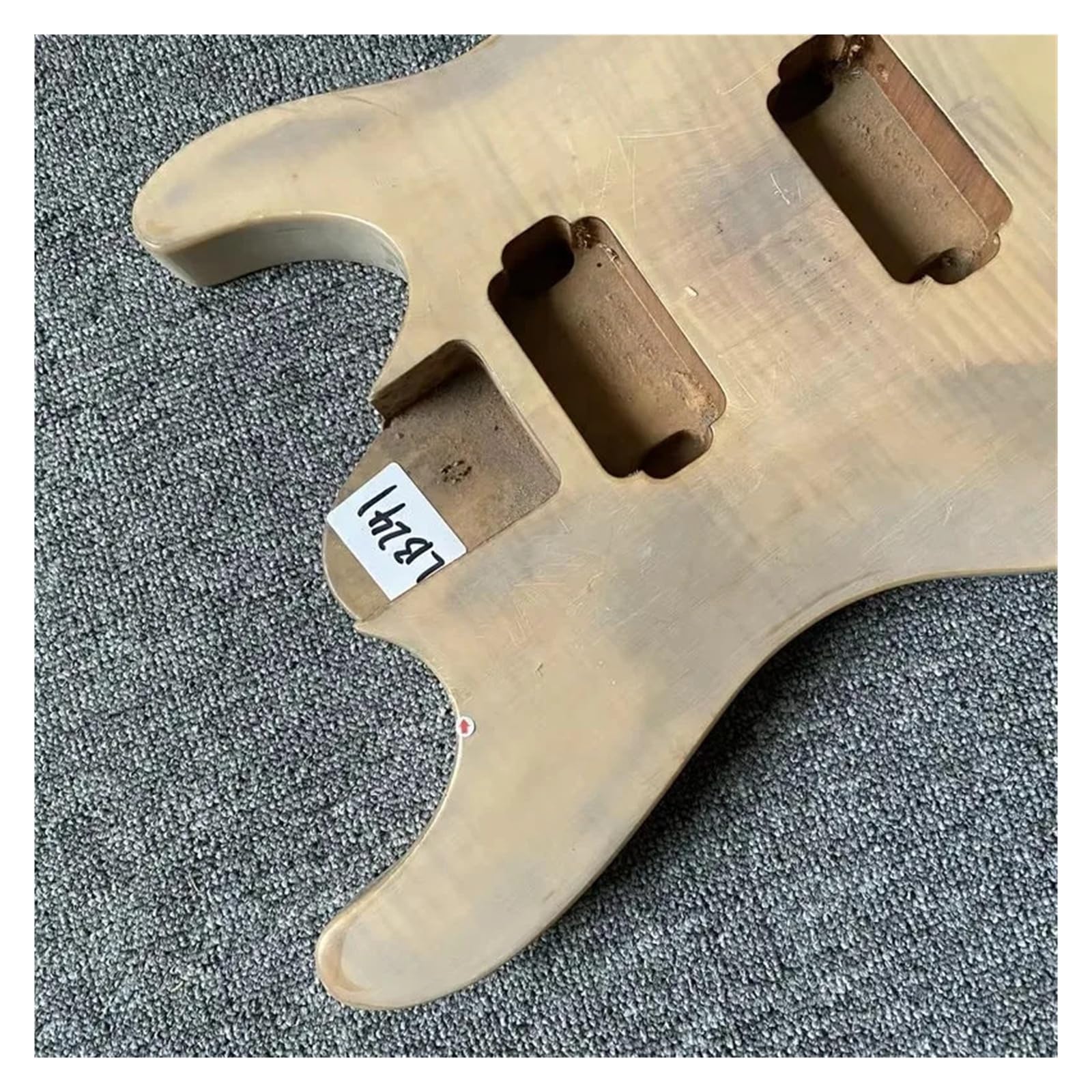 LB241 Decke aus geflammtem Ahorn + massive Mahagoni-Brücken, 6-saitige Version, unvollendeter E-Gitarren-Korpus