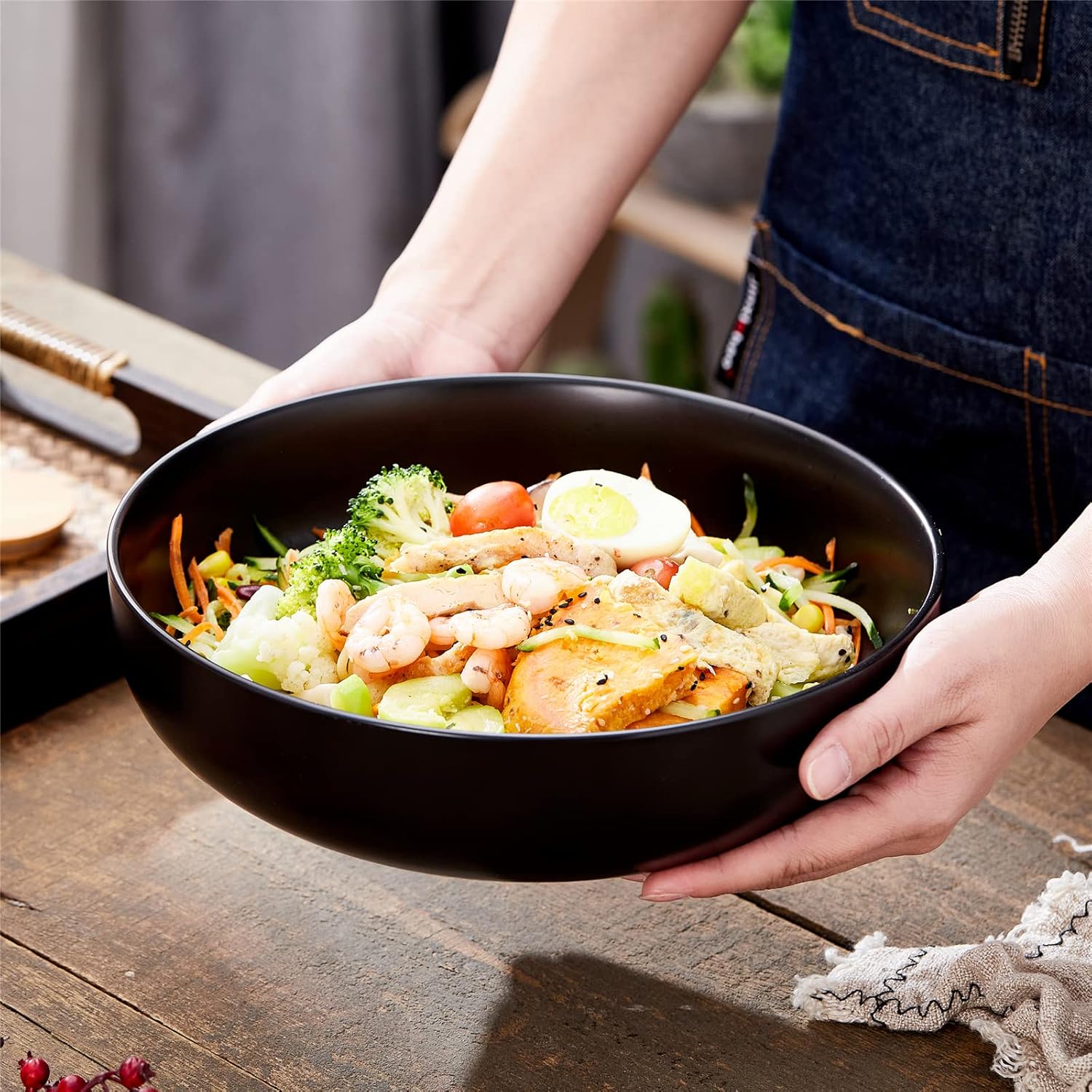 10'' Large Serving Bowl, 2.8 Quart Big Salad Pasta Bowl, Porcelain Fruit Bowl,Matte Mixing Bowls,Wide Soup Bowl for Family Kitchen,Microwave & Dishwasher Safe (Black)