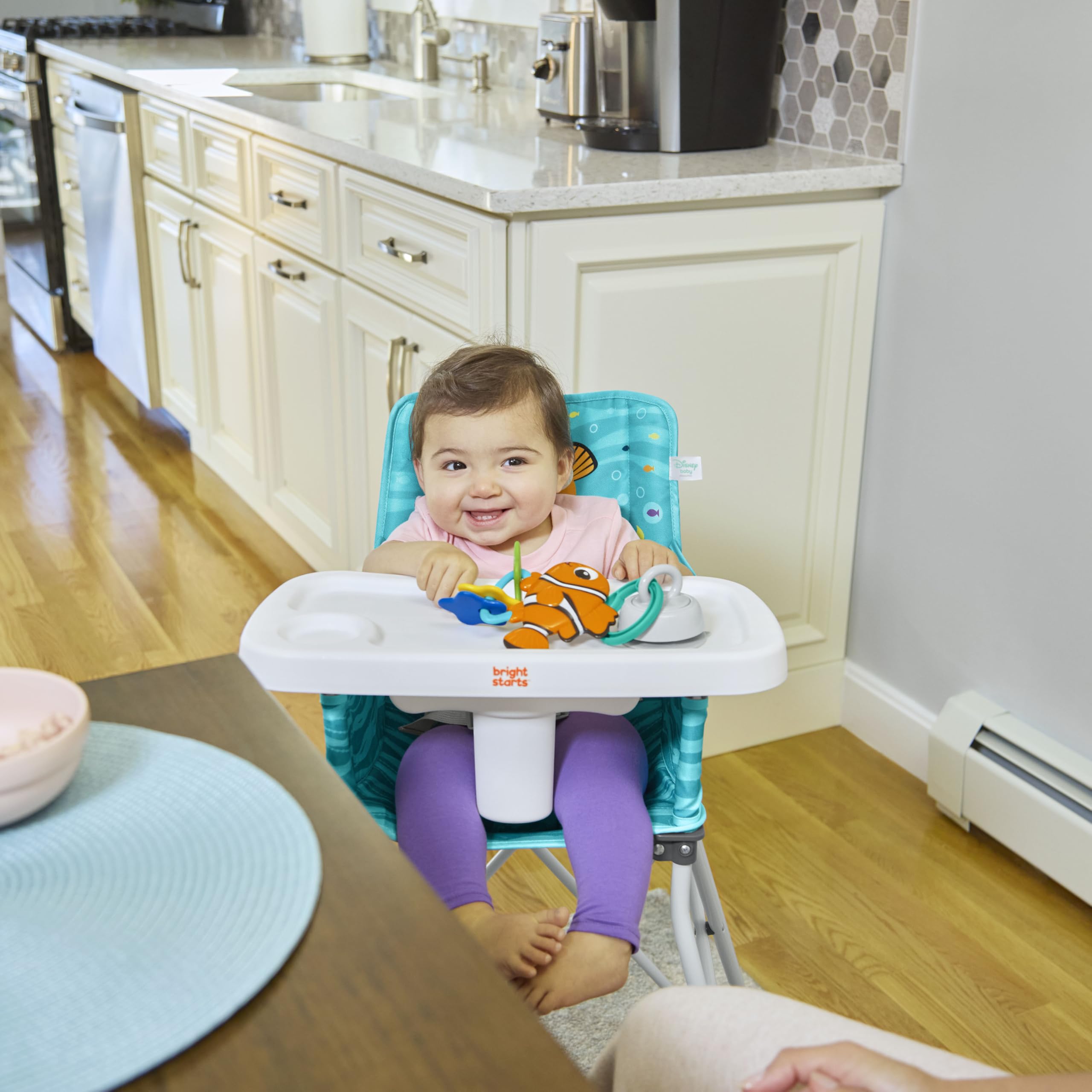 Bright Starts, Trona Portátil Pop ‘N Dine de Disney Baby Buscando a Nemo, Juguete con Ventosa, Plegado Compacto, Interior/Exterior, Desde 6 Meses Hasta 20 kg